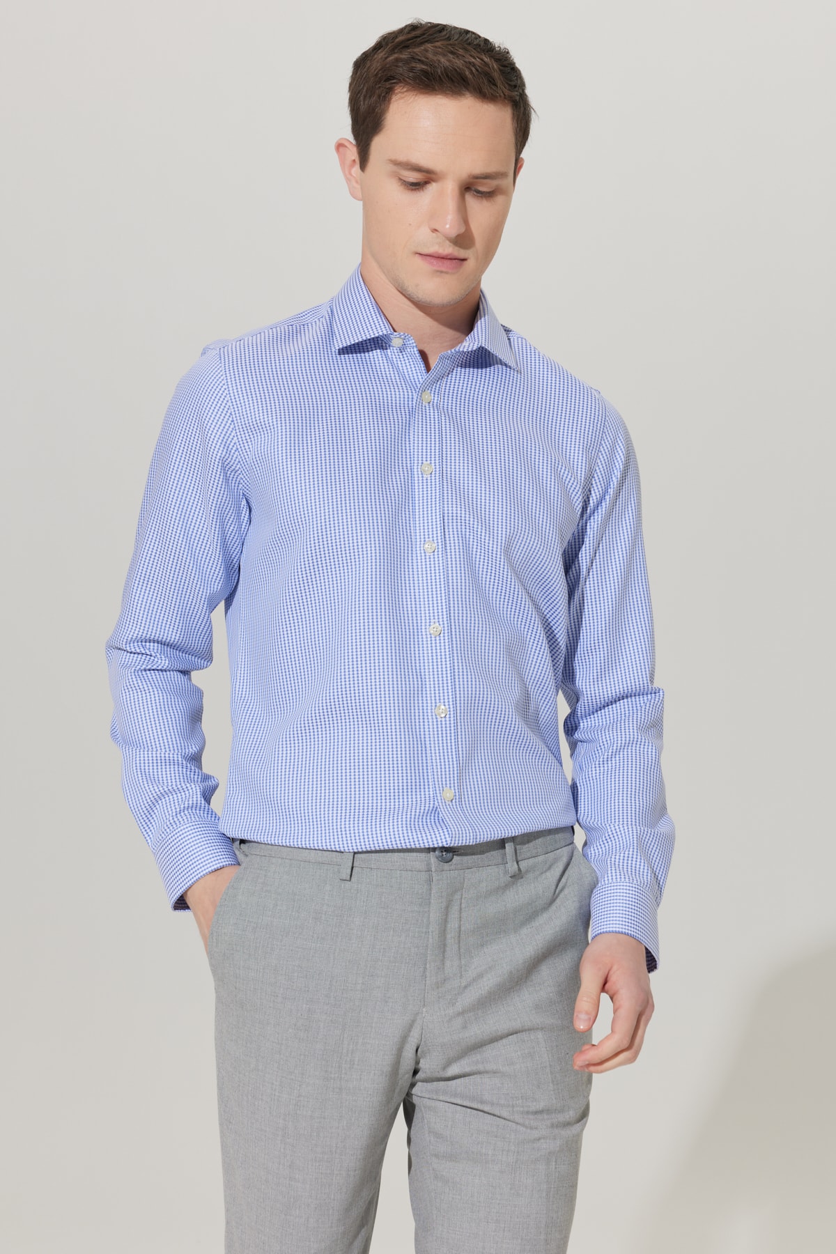 Levně ALTINYILDIZ CLASSICS Men's White-blue No-Iron Tailored Slim Fit Classic Collar 100% Cotton Patterned Non-iron Shirt.