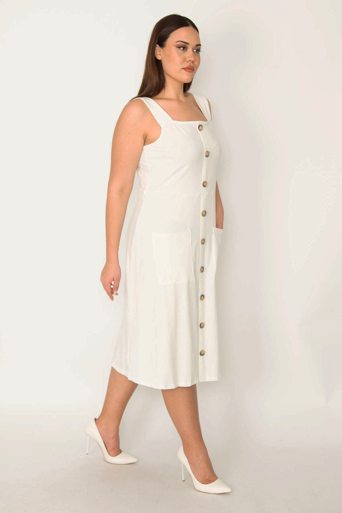 Levně Şans Women's Plus Size Bone Ornament Buttoned Pocket Strap Dress