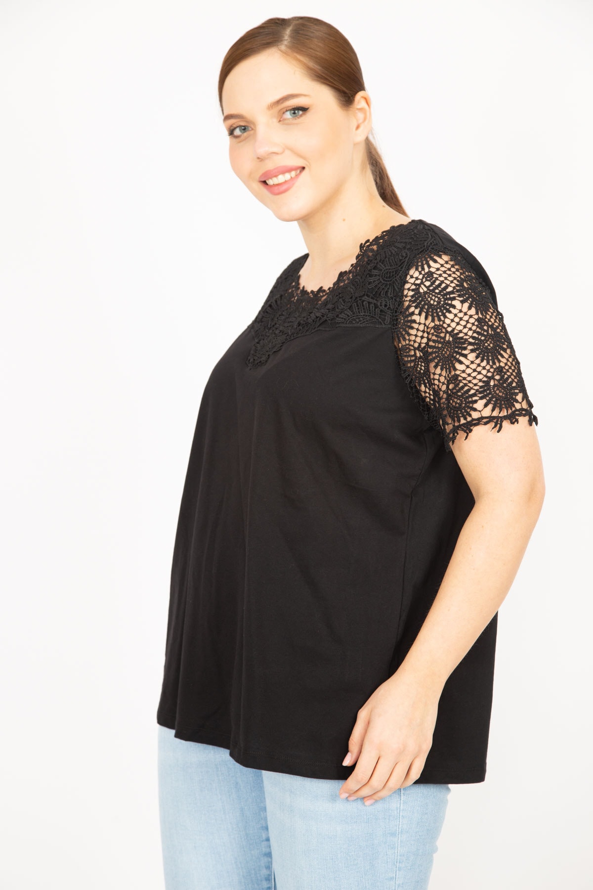 Levně Şans Women's Black Plus Size Cotton Fabric Lace Detail Blouse