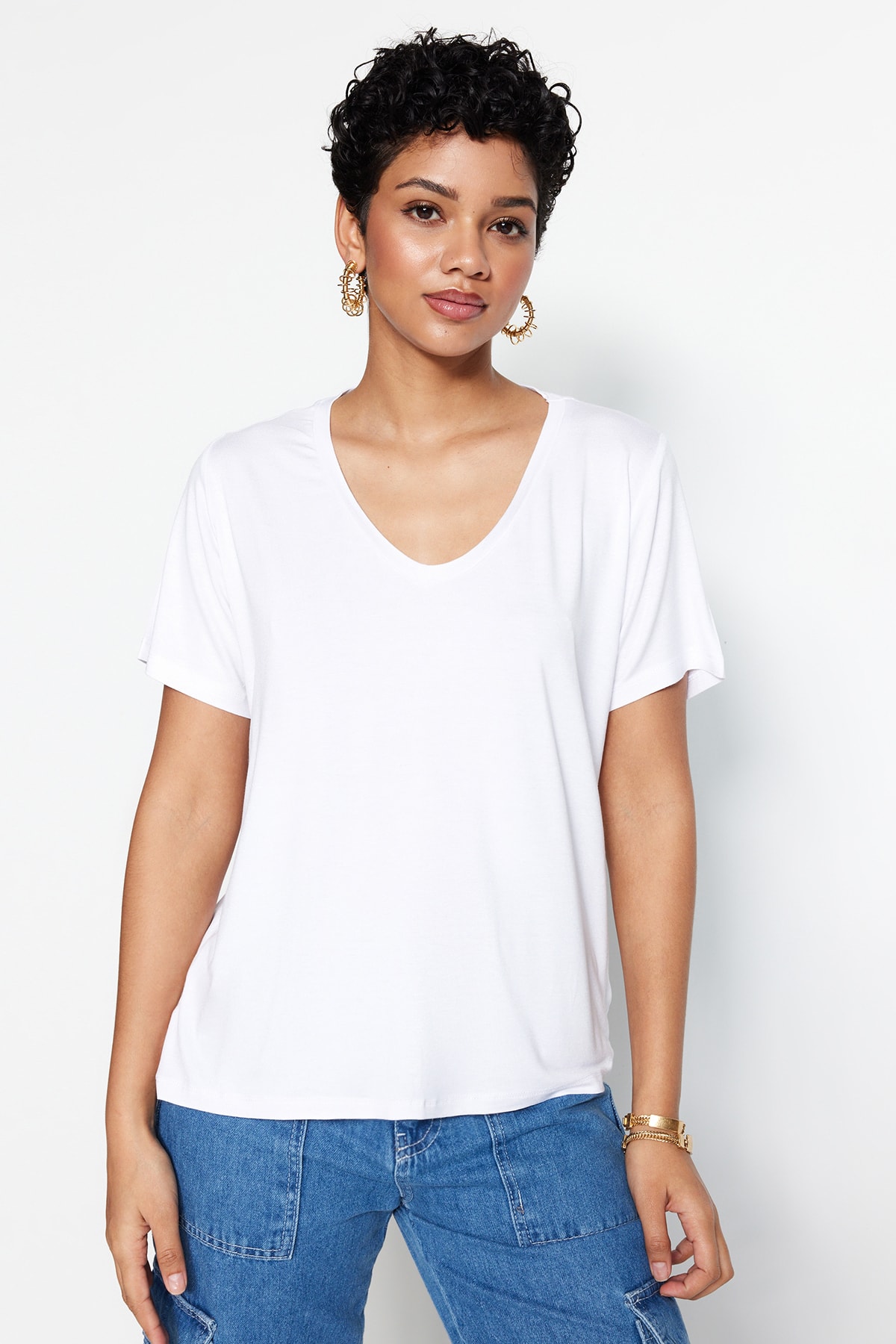 Levně Trendyol White Viscose Basic V-Neck Knitted T-Shirt