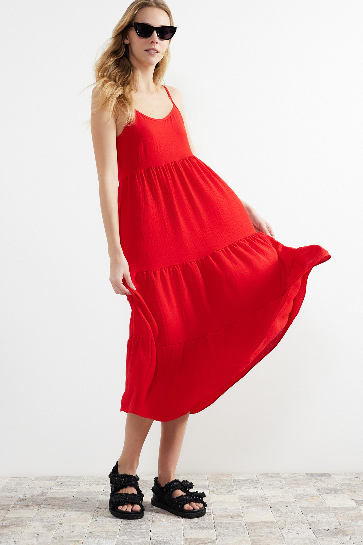 Levně Trendyol Red Skirt Flounce Relaxed Cut Strap Midi Woven Dress
