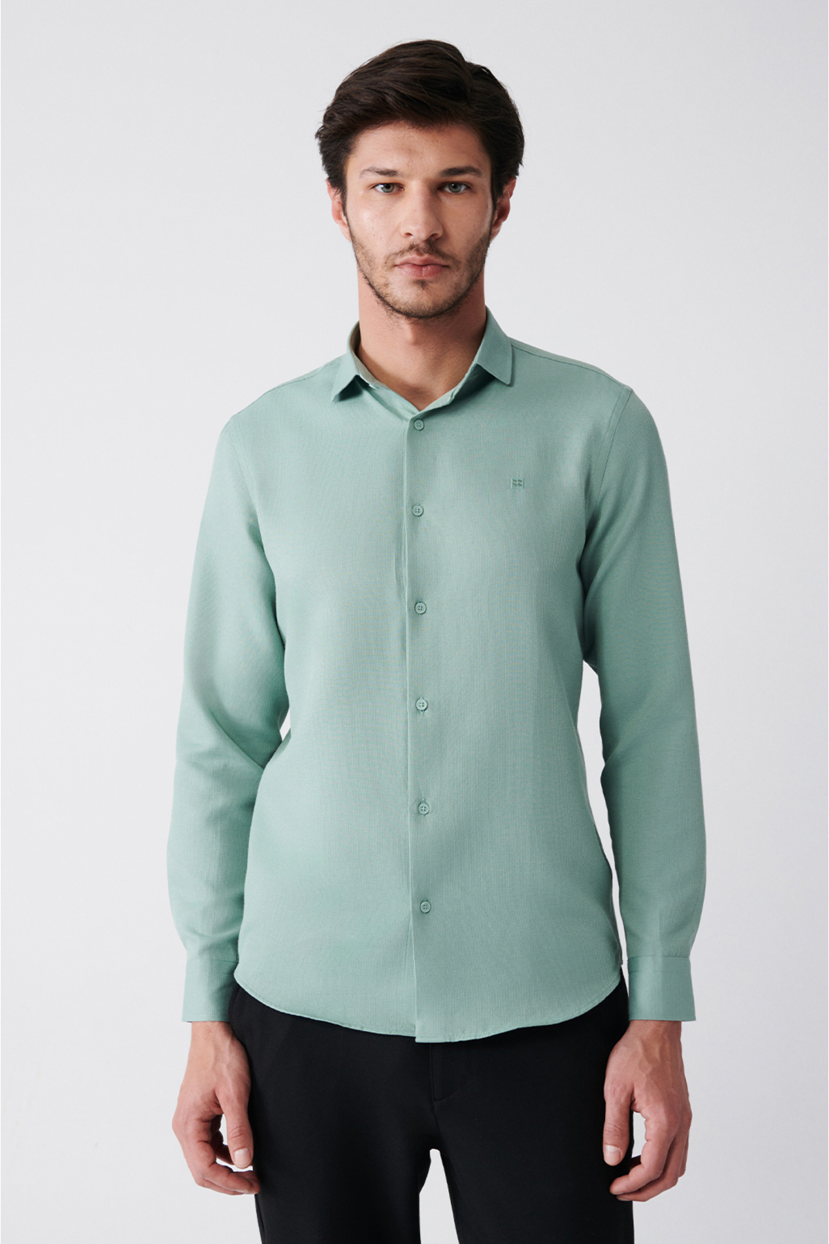 Avva Men's Green Easy-to-Iron Classic Collar Embossed Cotton Slim Fit Slim Fit Shirt