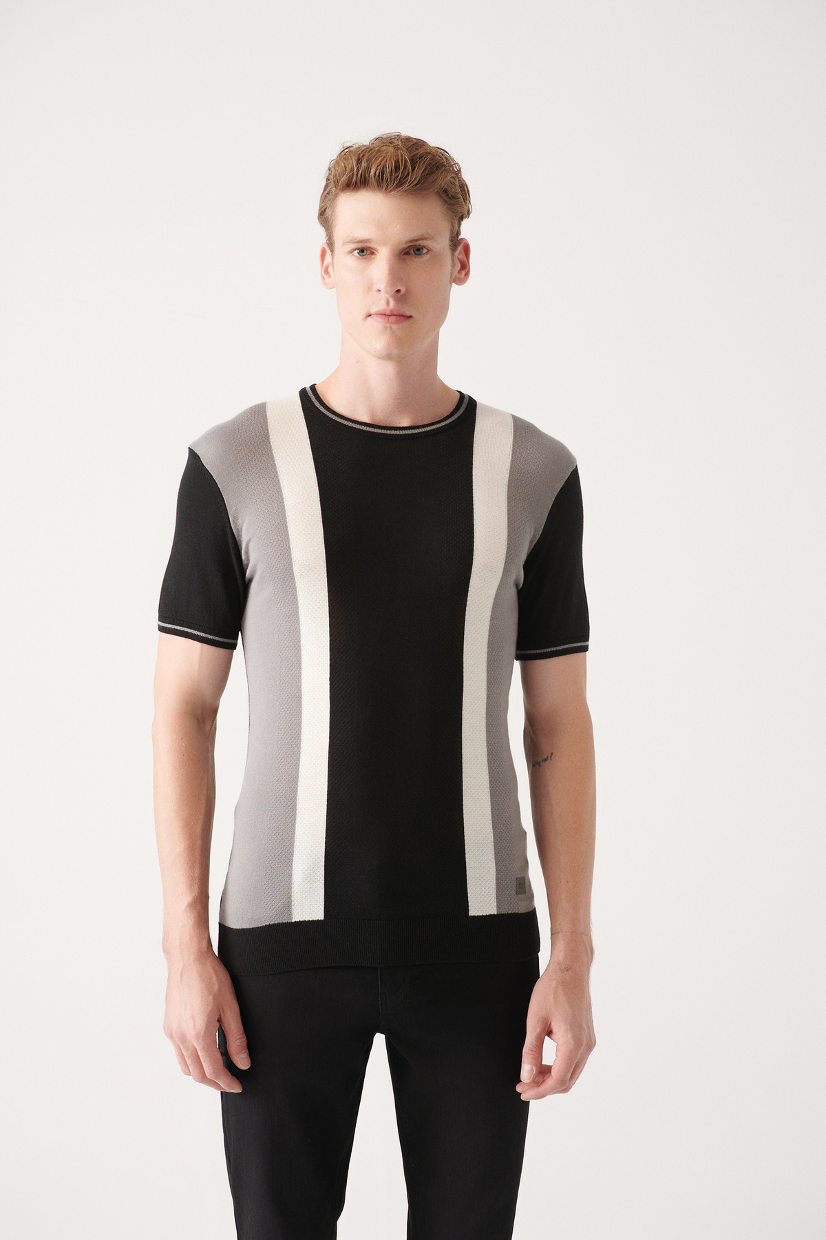 Avva Men's Black Crew Neck Color Block Ribbed Standard Fit Normal Cut Knitwear T-shirt