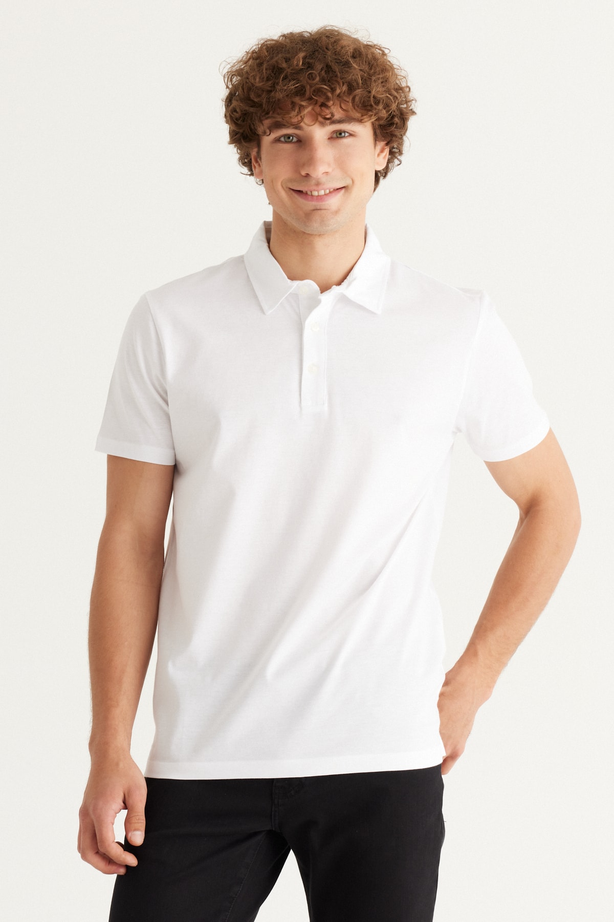 Levně ALTINYILDIZ CLASSICS Men's White Slim Fit Narrow Cut Polo Neck 100% Cotton T-Shirt