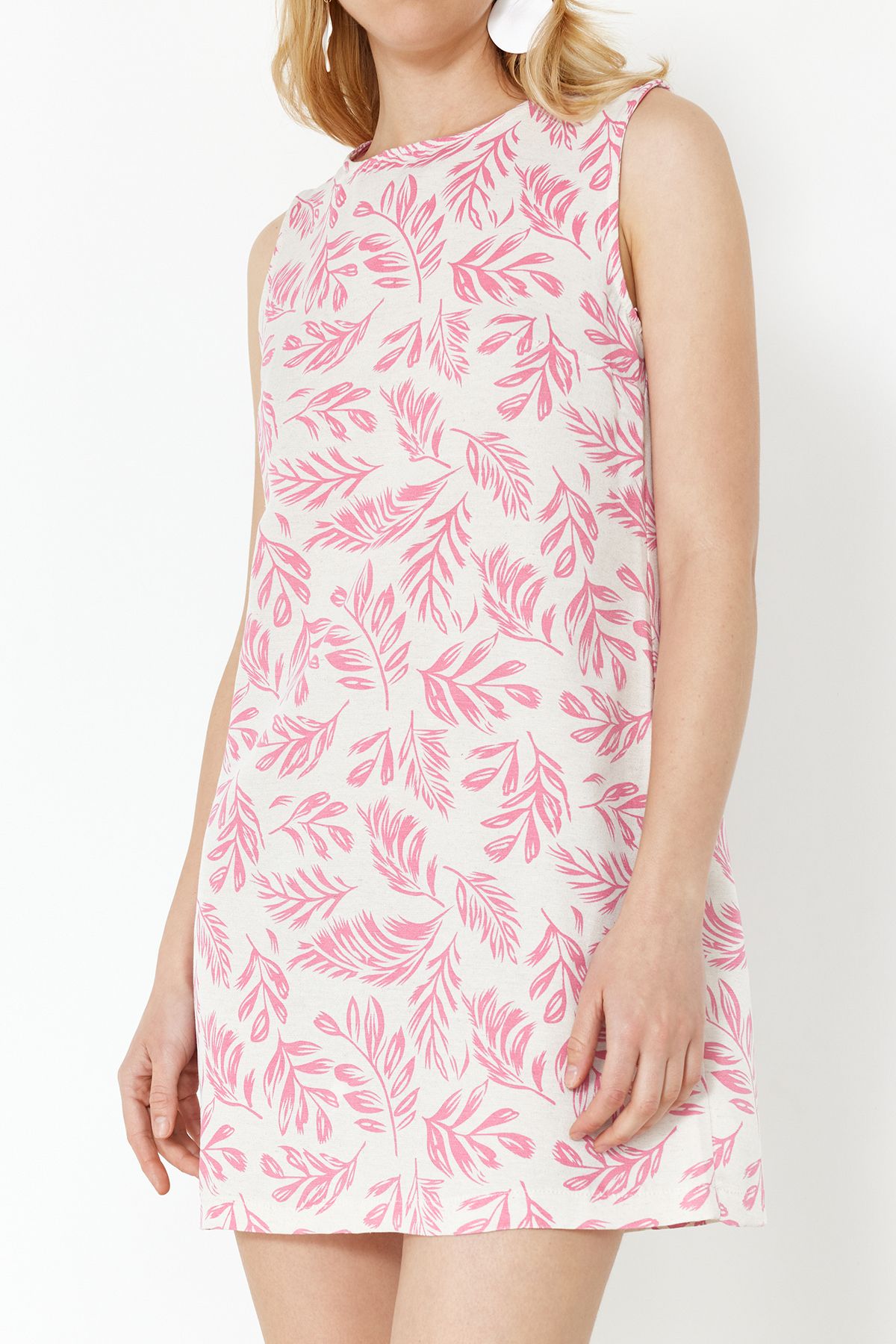 Trendyol Pink Floral Patterned Straight Cut Mini Woven Dress