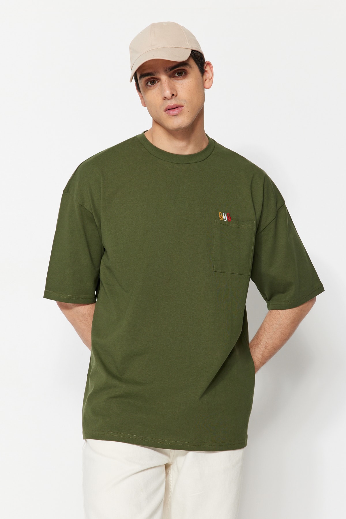 Levně Trendyol Khaki Oversize/Wide-Fit Pocket Paperclip Embroidered Short Sleeve 100% Cotton T-Shirt