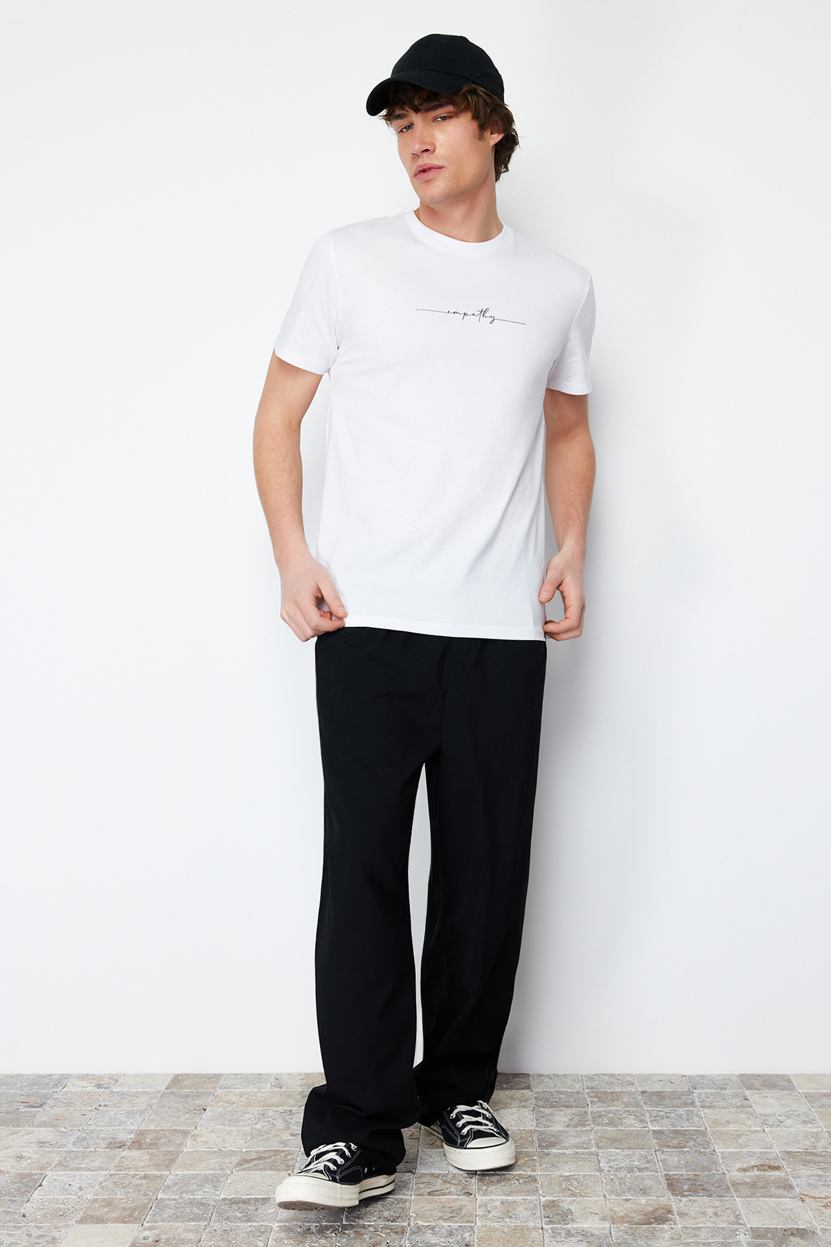 Levně Trendyol White Regular/Regular Cut Text Printed 100% Cotton Label Appliqué T-shirt