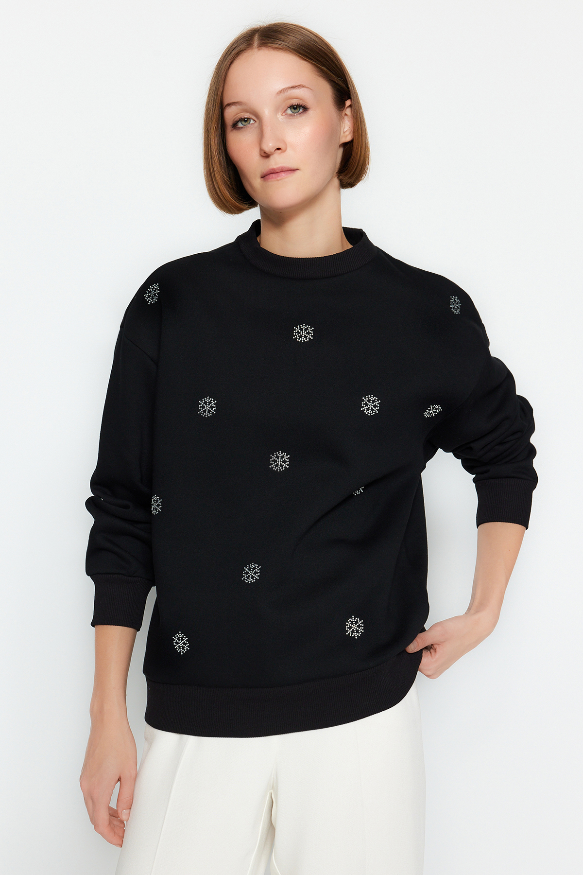 Trendyol Black Thick Fleece Inside, Stone Accessory Detail, Regular/Normal Knitted Sweatshirt