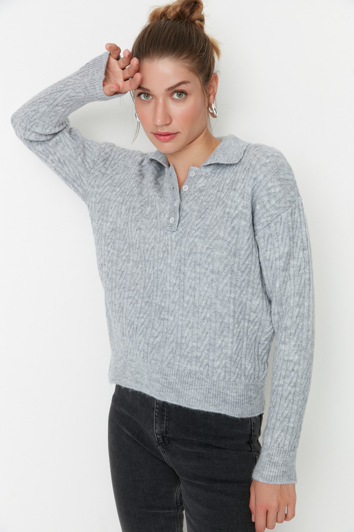 Levně Trendyol šedý široký střih měkký texturovaný pletený svetr