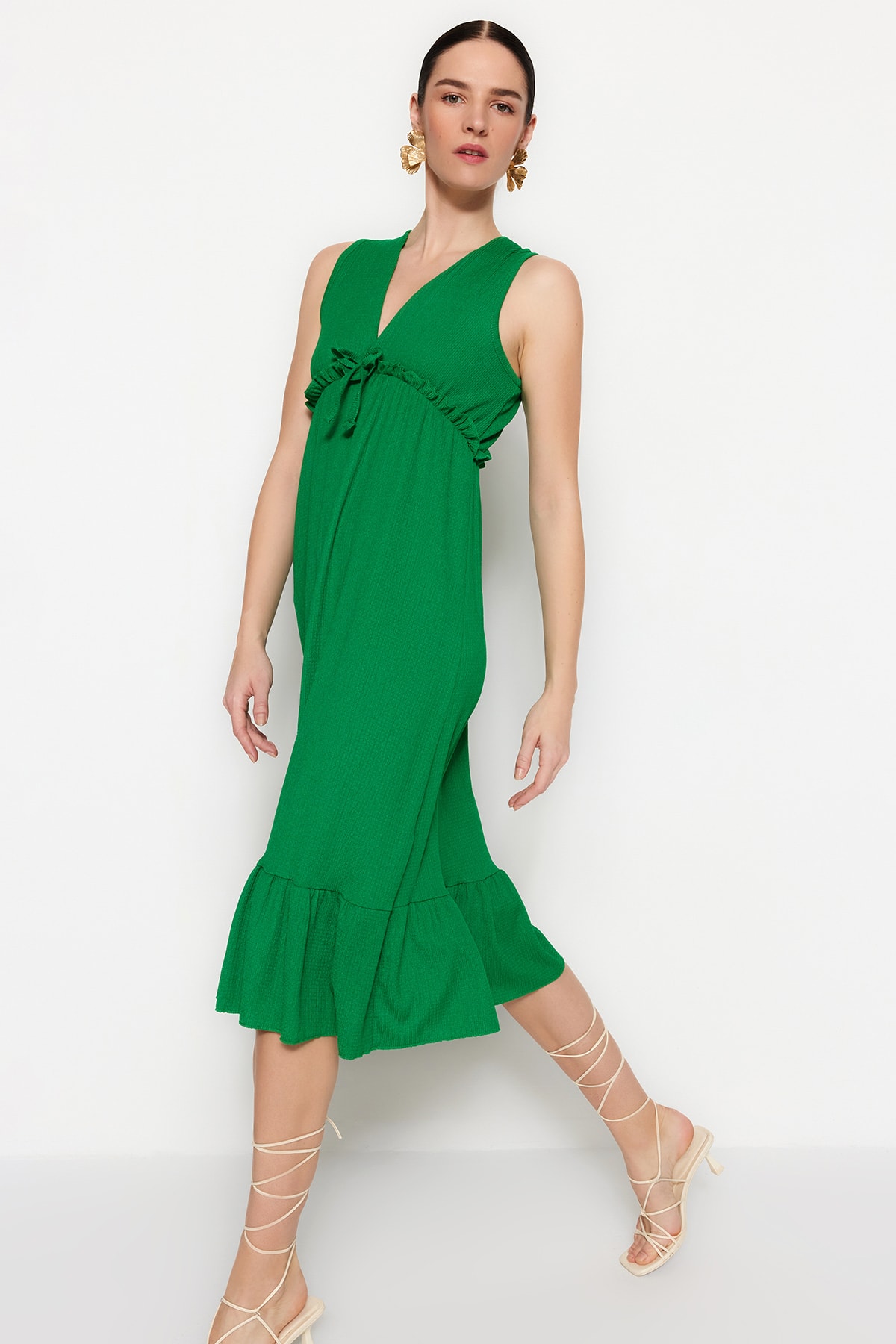 Levně Trendyol Zelené V-Neck Flounce Detailní A-Line Midi pletené šaty