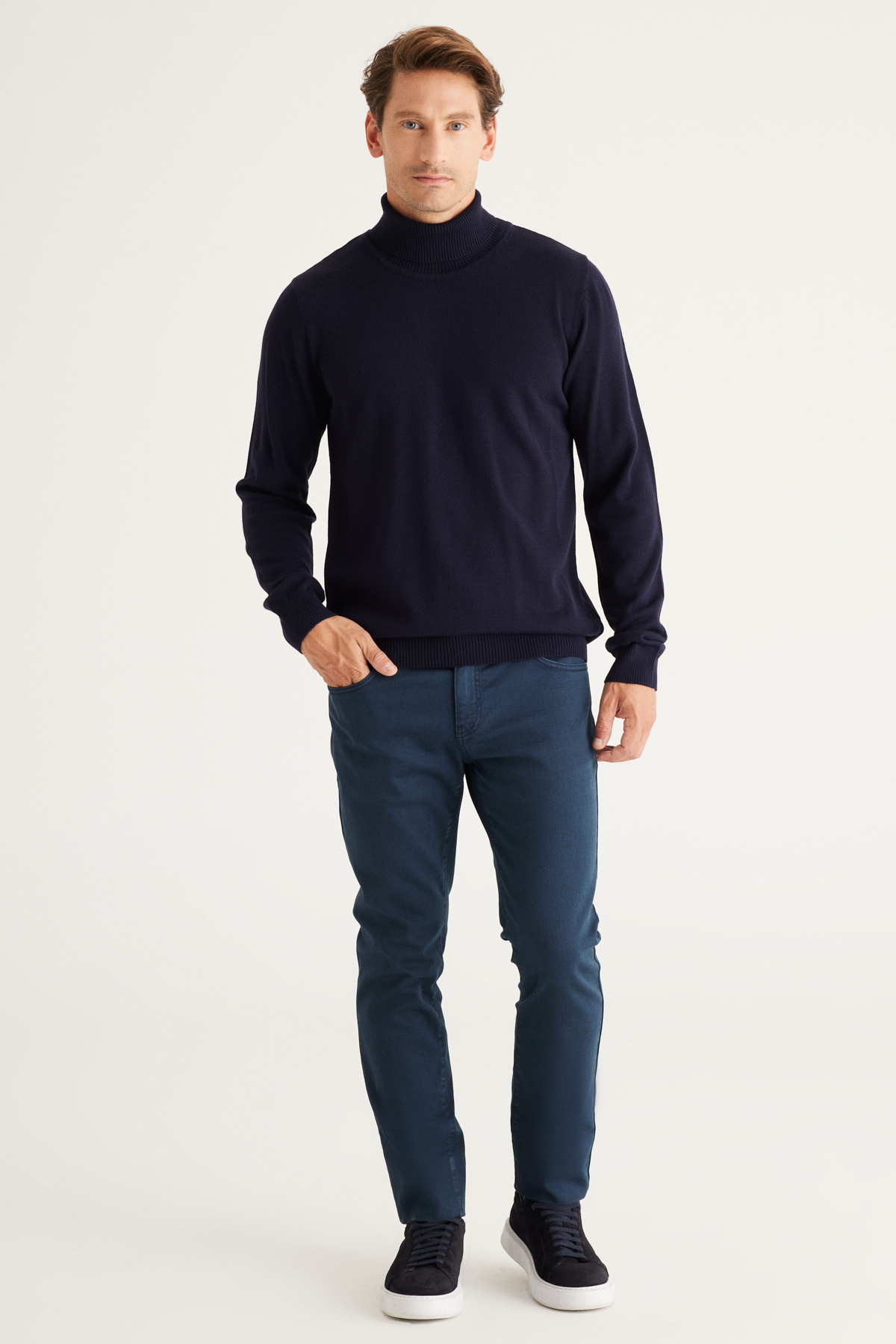 Levně ALTINYILDIZ CLASSICS Men's Navy Blue Anti-Pilling, Anti-Pilling Feature Standard Fit Full Turtleneck Knitwear Sweater.