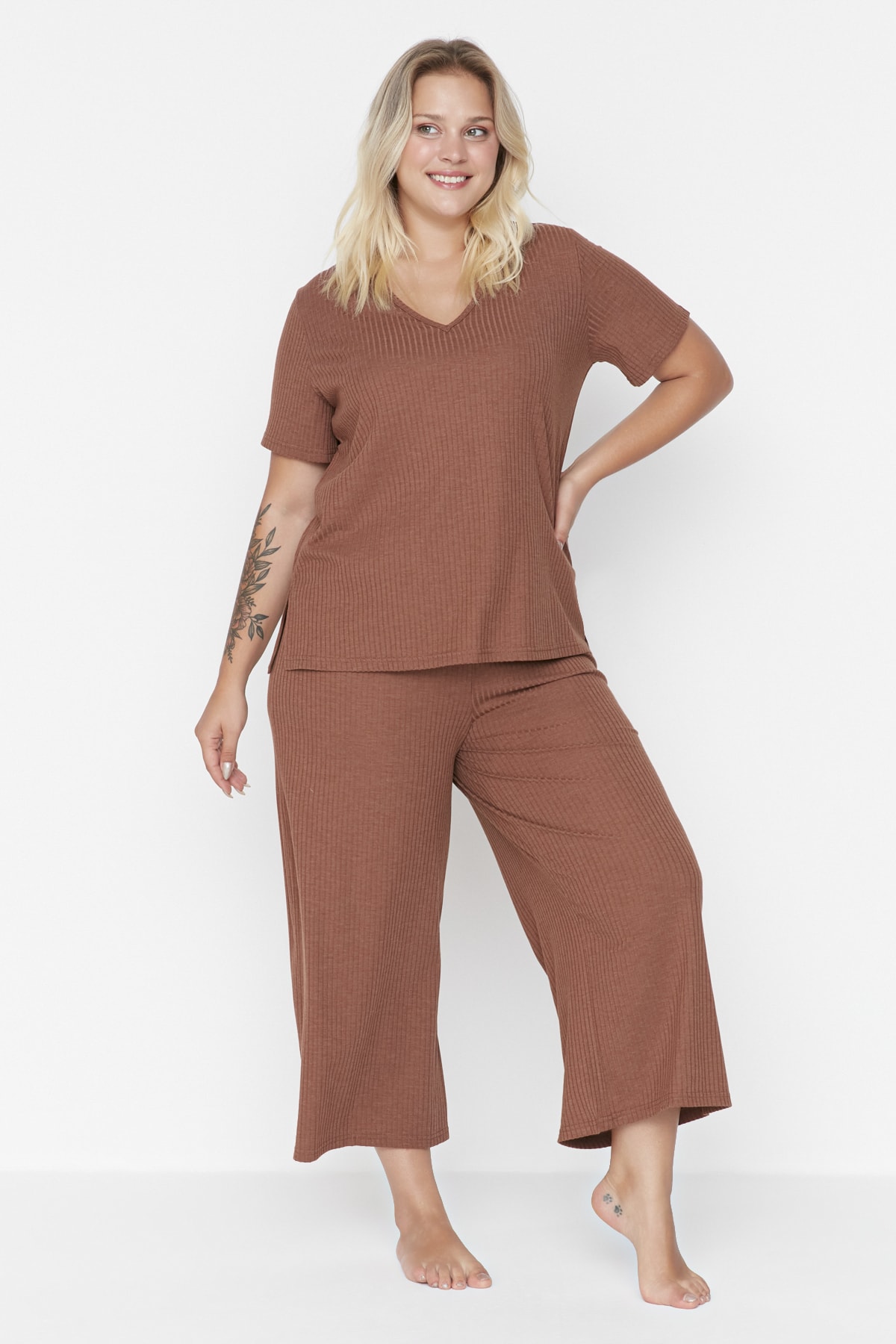 Trendyol Curve Brown Knitted Pajamas Set