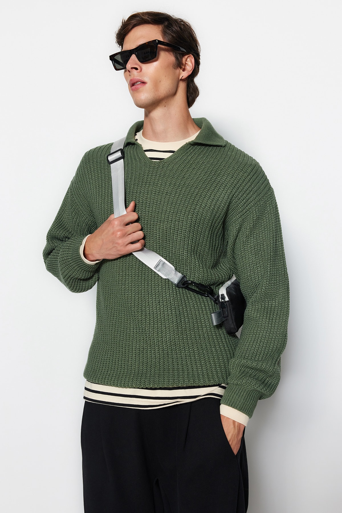 Levně Trendyol Green Unisex Regular Fit Polo Collar Non-Pilling Knitwear Sweater
