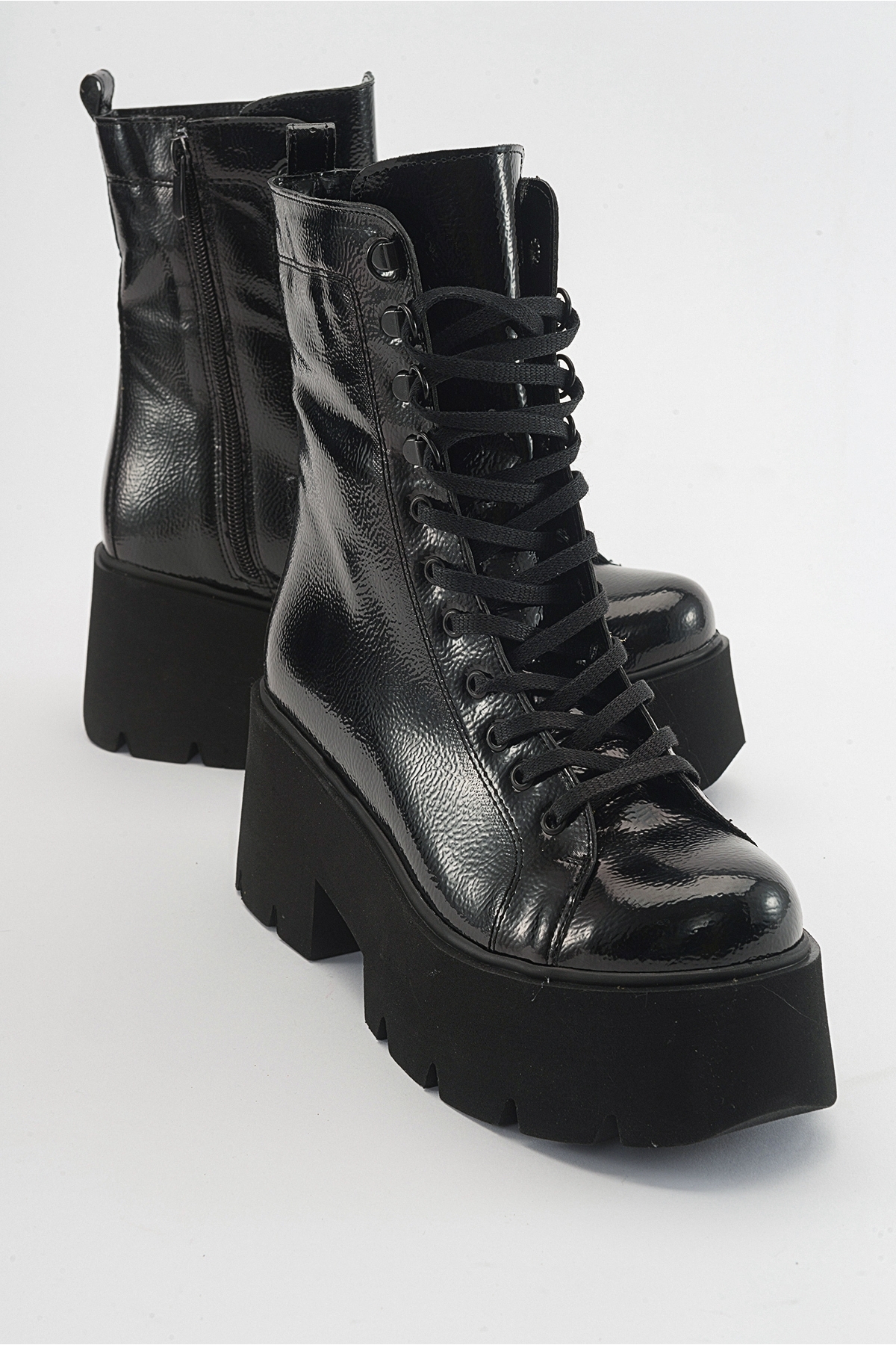 Levně LuviShoes MORTON Black Crease Patent Leather Women's Boots.