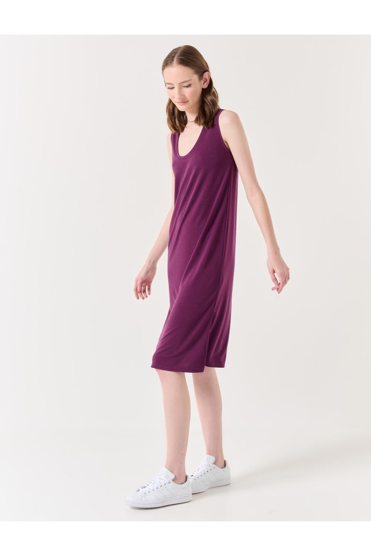 Levně Jimmy Key Purple U-Neck Sleeveless Basic Midi Dress
