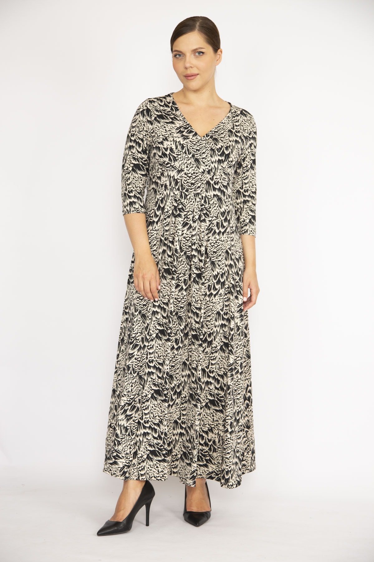 Levně Şans Women's Plus Size Mink Wrapped Neck Capri Sleeve Long Dress