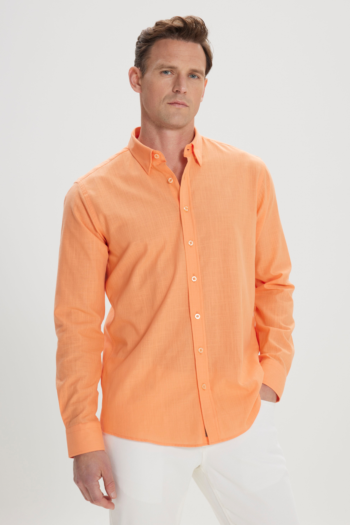 Levně AC&Co / Altınyıldız Classics Men's Orange Comfort Fit Comfy Cut Concealed Button Collar 100% Cotton Flamed Shirt