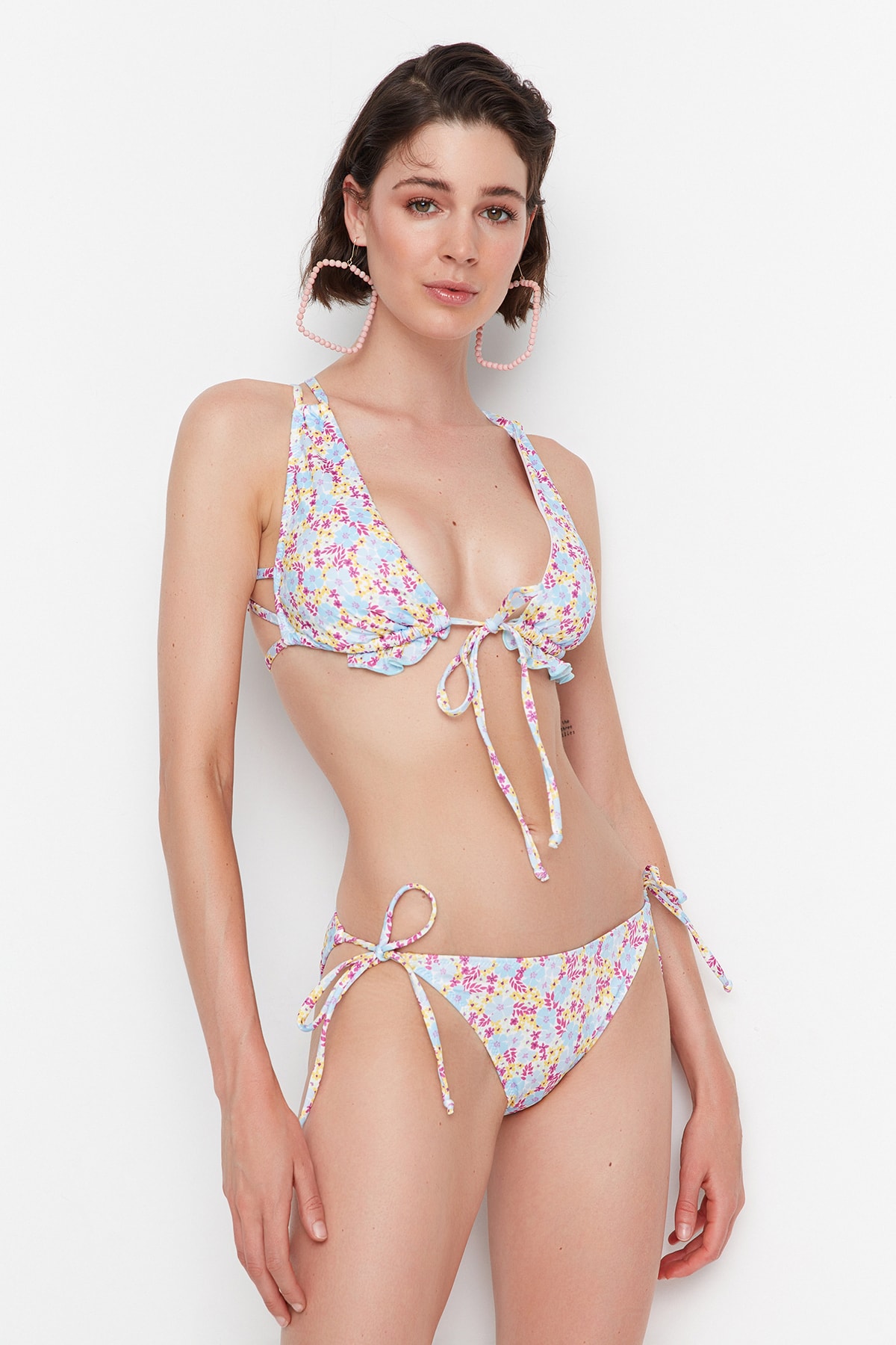 Levně Trendyol Crispy Floral Pattern Bikini Bottoms With Tie Detailed