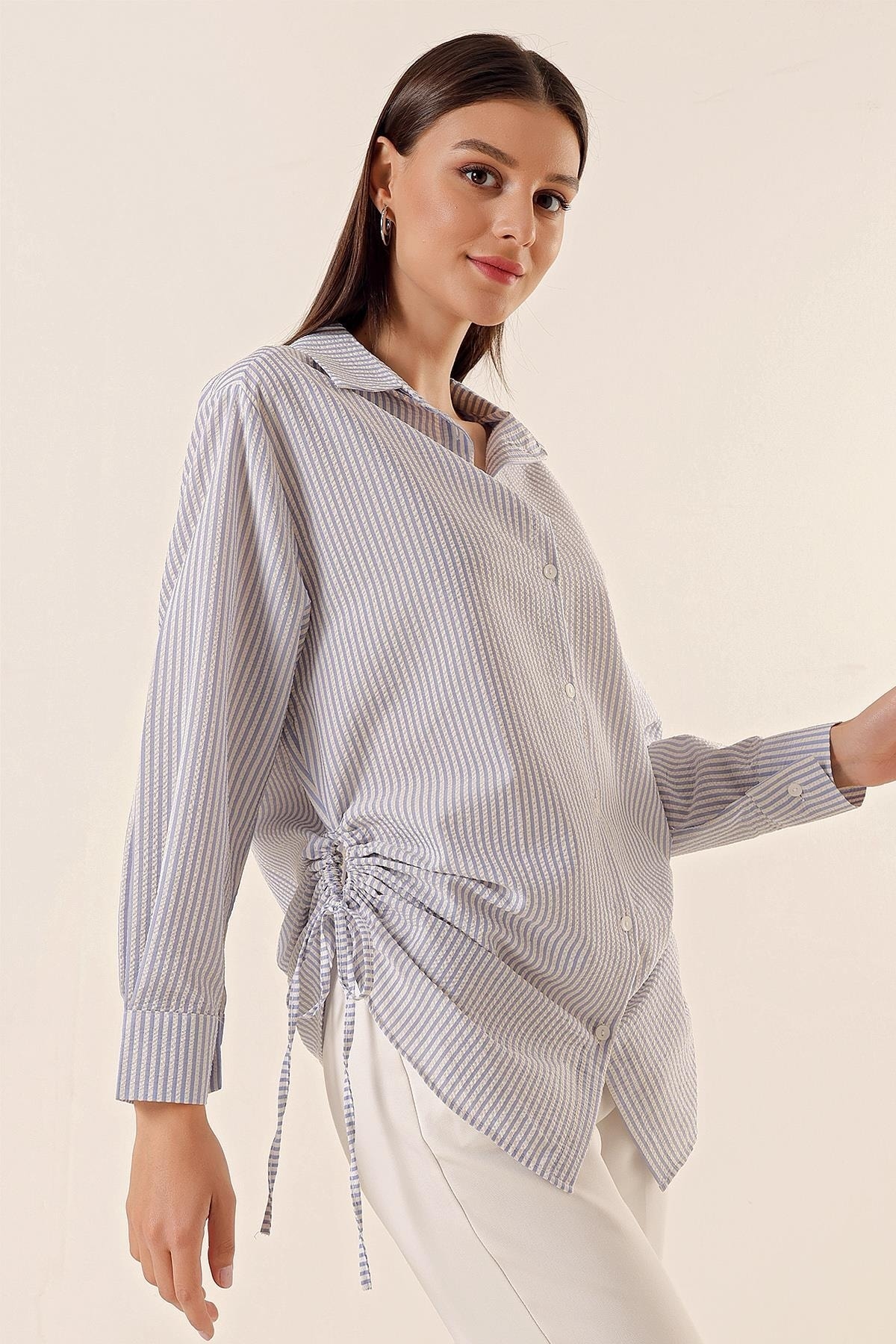 Levně By Saygı Longitudinal Stripe with Drawstrings at the side seersucker Tunic Shirt Blue