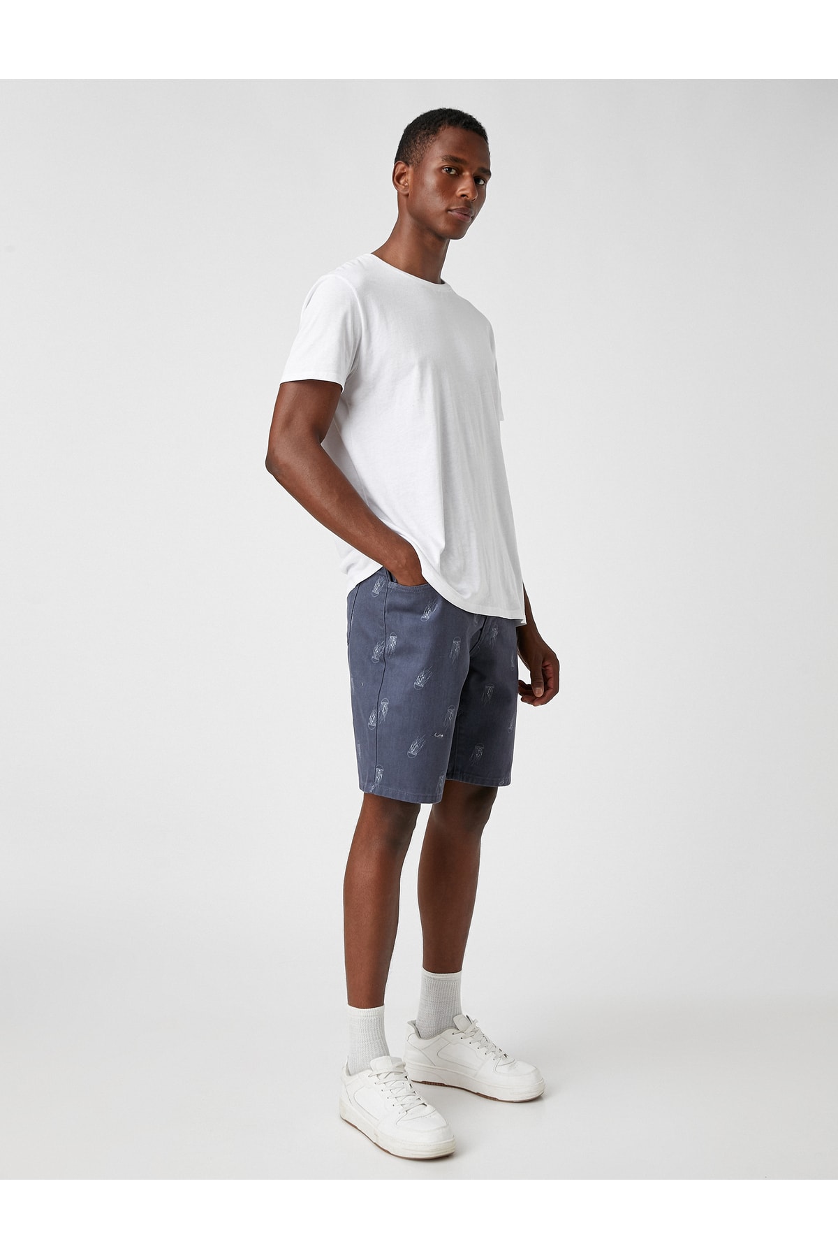 Koton Shorts - Dunkelblau - Normal Waist