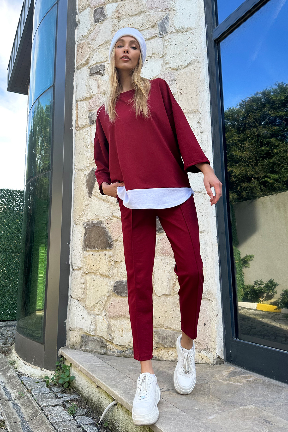 Levně Trend Alaçatı Stili Women's Burgundy Crew Neck Garnished Blouse & Double Pocket Ribbed Stitched Trousers Set