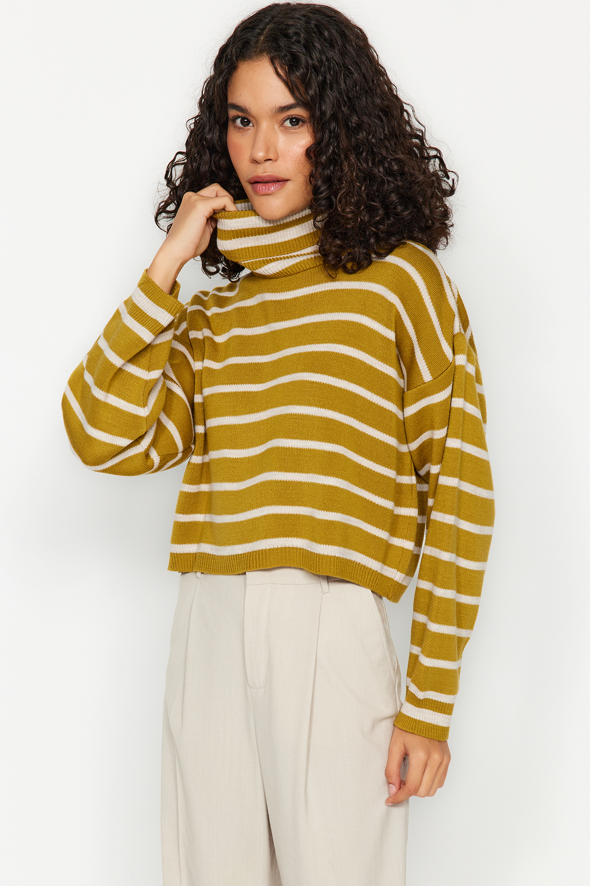 Levně Trendyol Mustard Crop Striped Knitwear Sweater