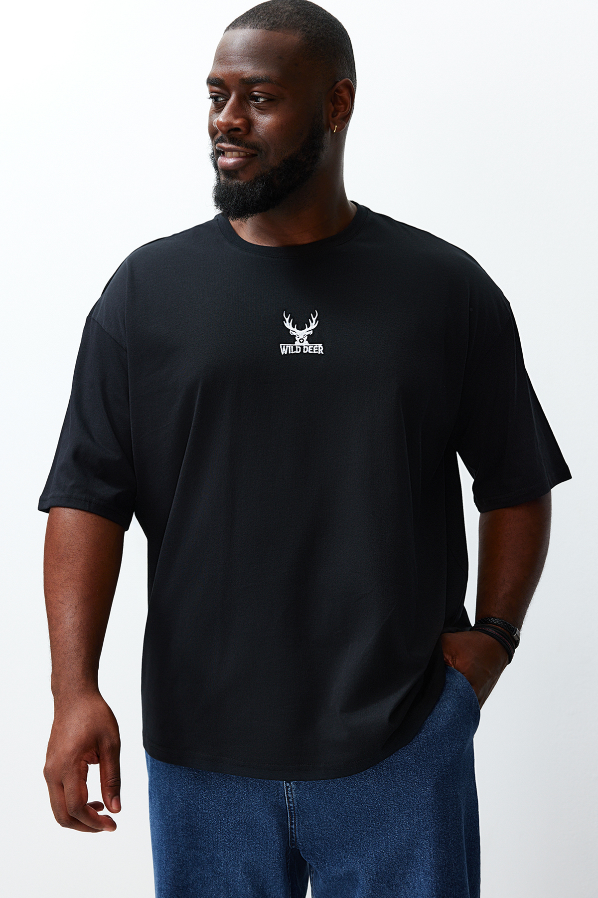 Levně Trendyol Large Size Black Oversize Animal Embroidery 100% Cotton Comfortable T-Shirt