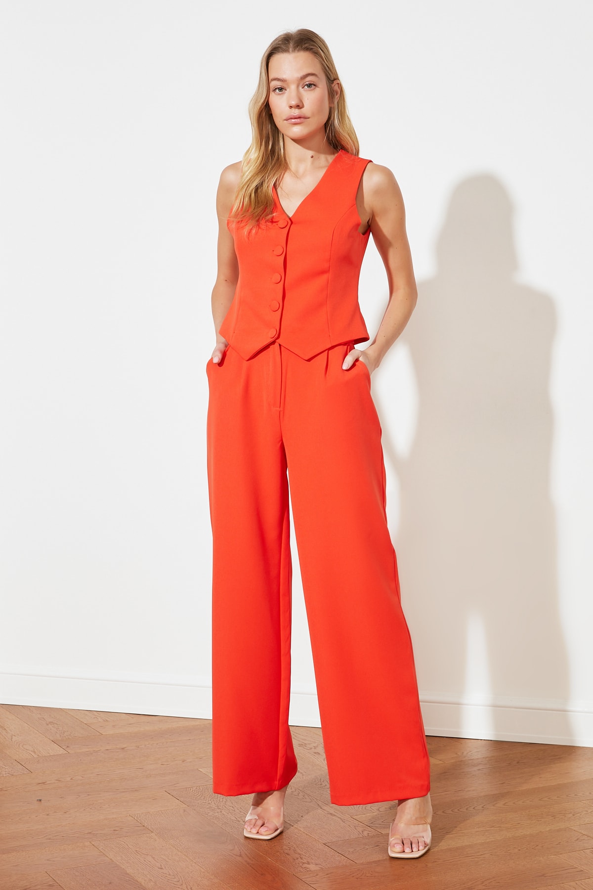 Pantaloni dama, Trendyol Wide