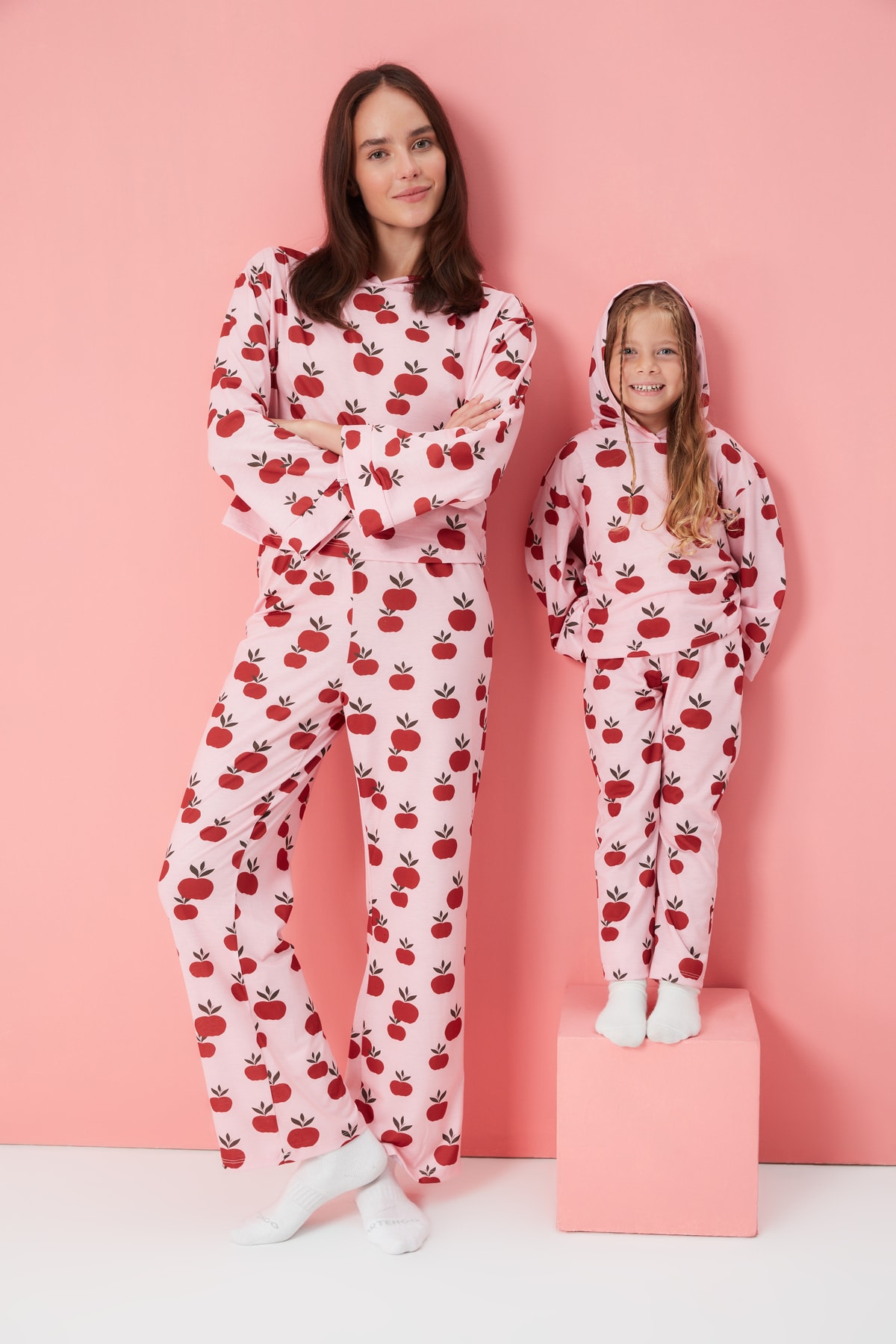 Trendyol Pink Hoodie and Printed Girls' Knitted Family Combine Pajamas Set