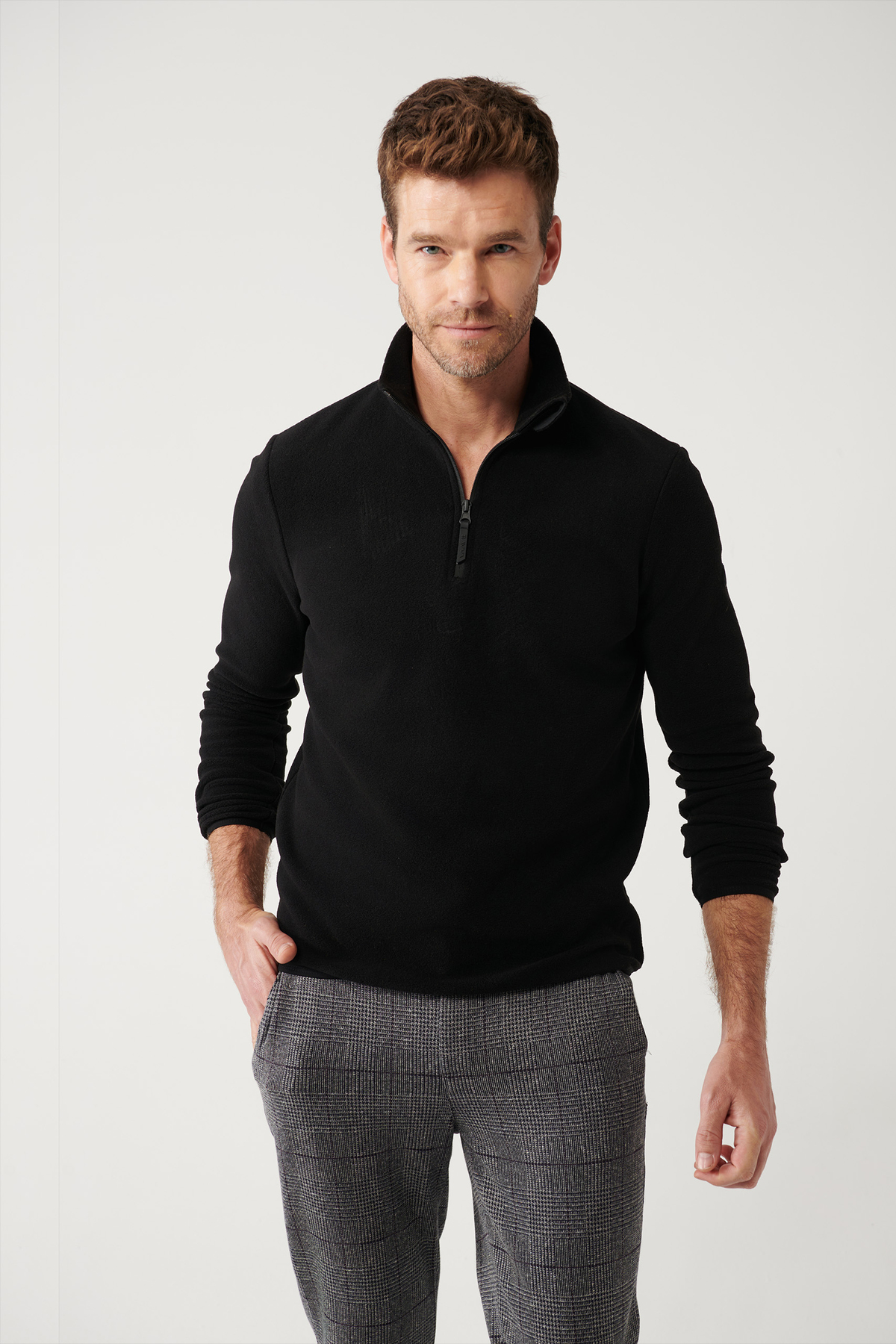 Avva Men's Black Fleece Sweatshirt Stand Collar Cold Resistant Half Zipper Regular Fit