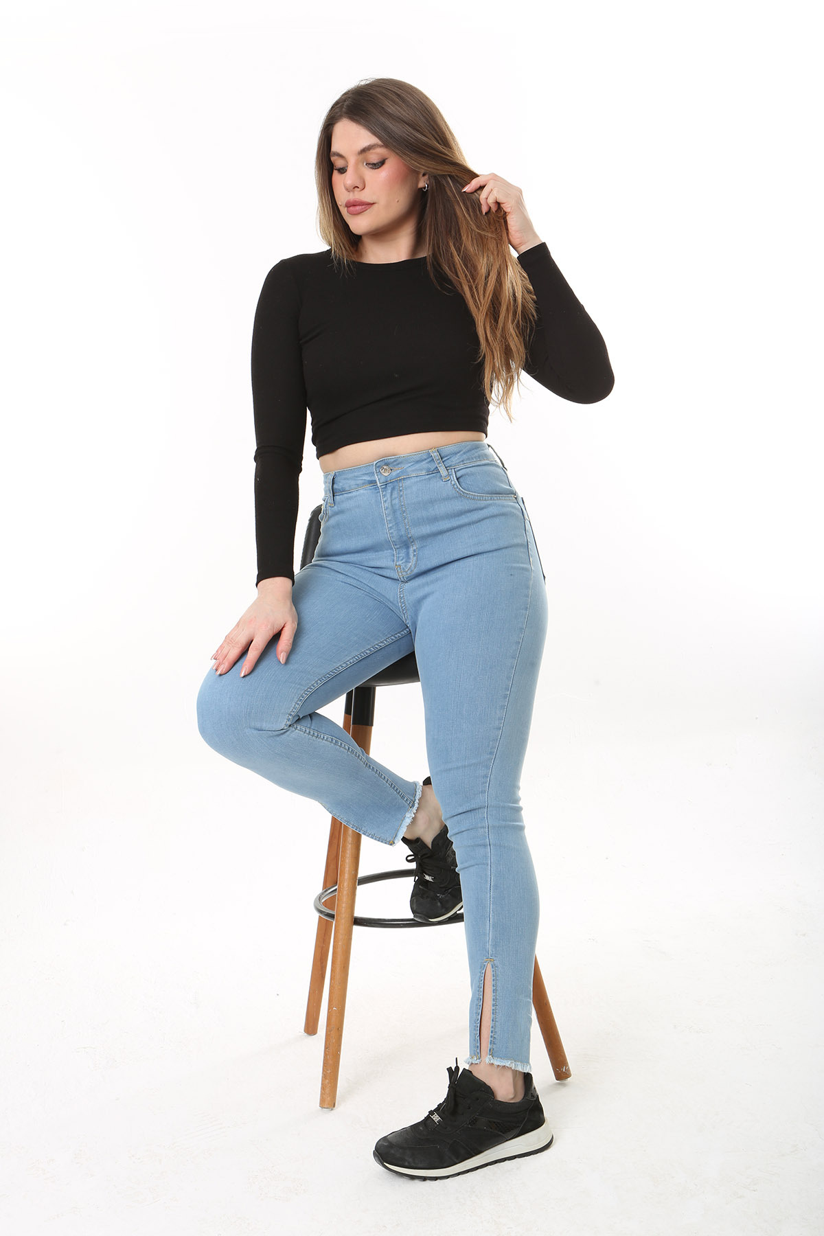 Levně Şans Women's Plus Size Blue High Waist Slit Skinny Leg Lycra Jeans