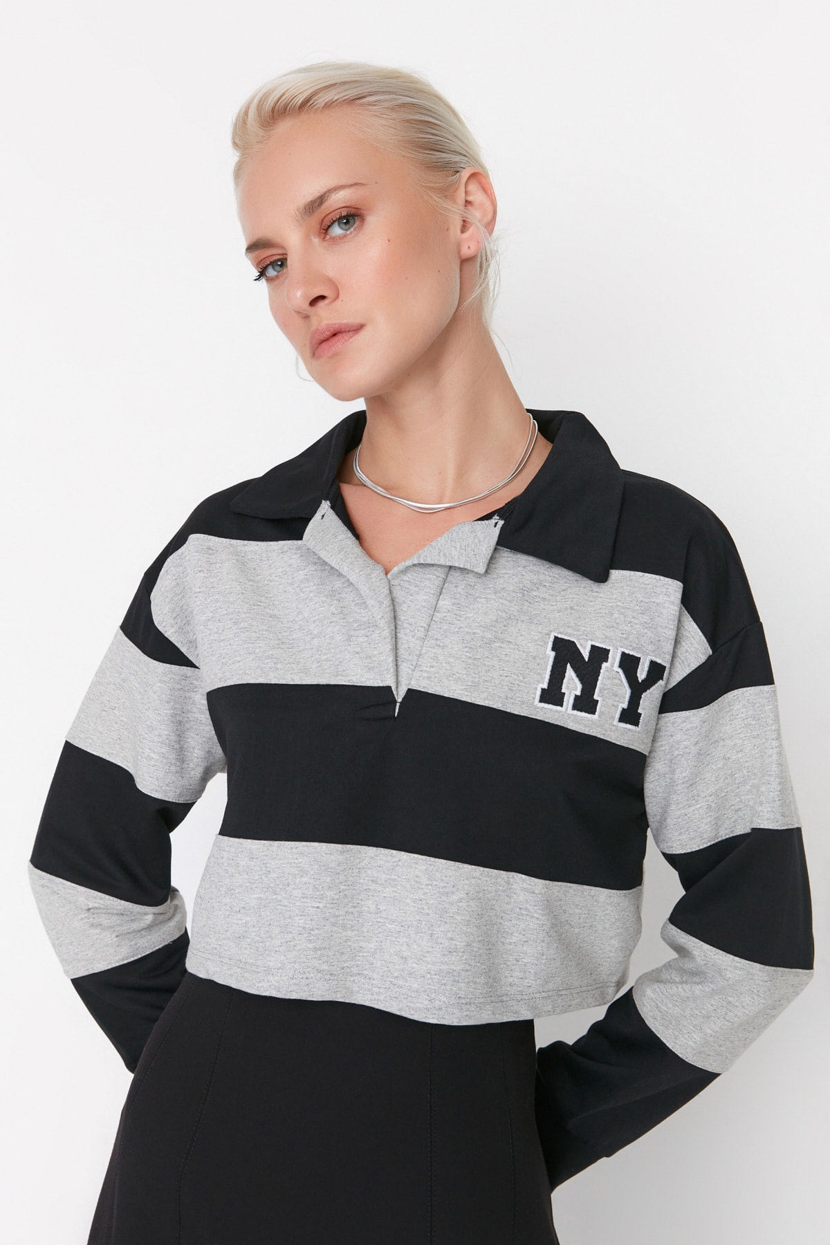 Trendyol Black Color Block Crop Thin Knitted Sweatshirt