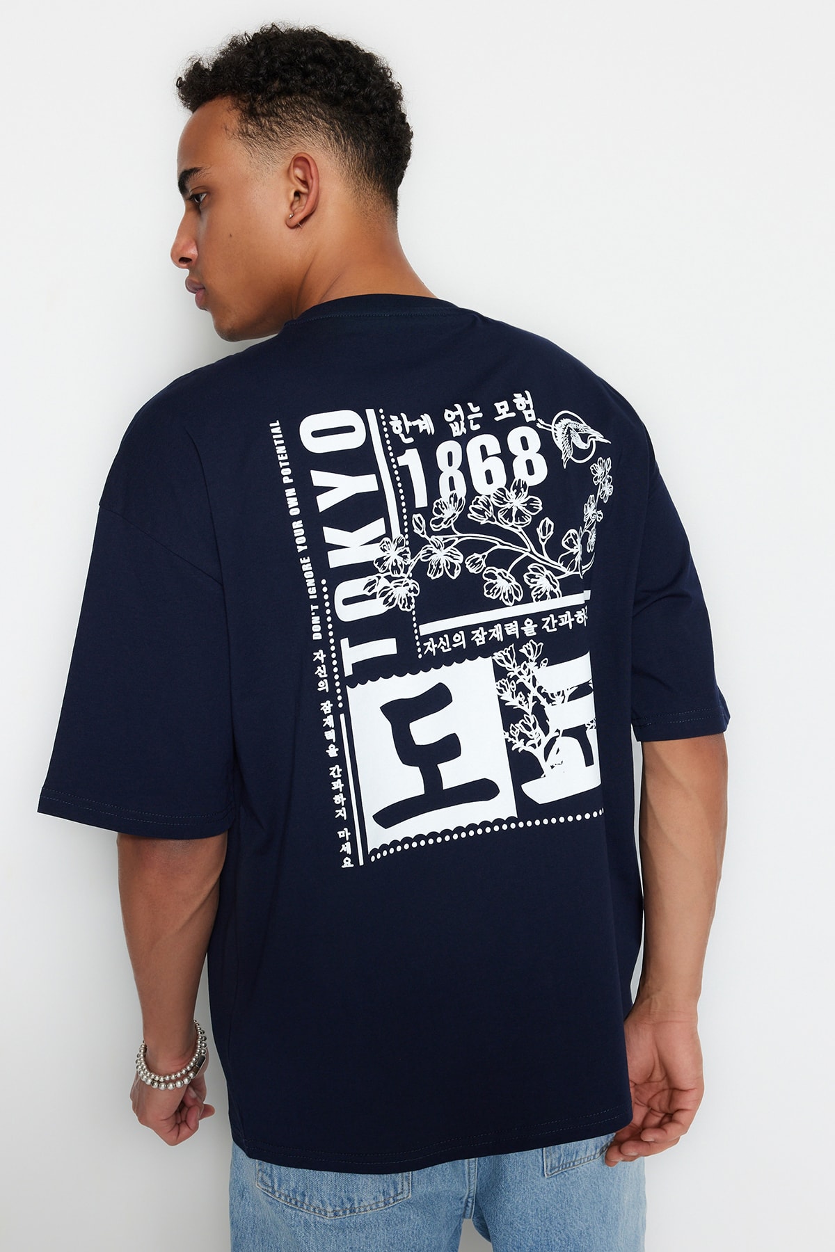 Trendyol Navy Blue Men's Oversize/Wide Cut Far East Printed 100% Cotton T-Shirt