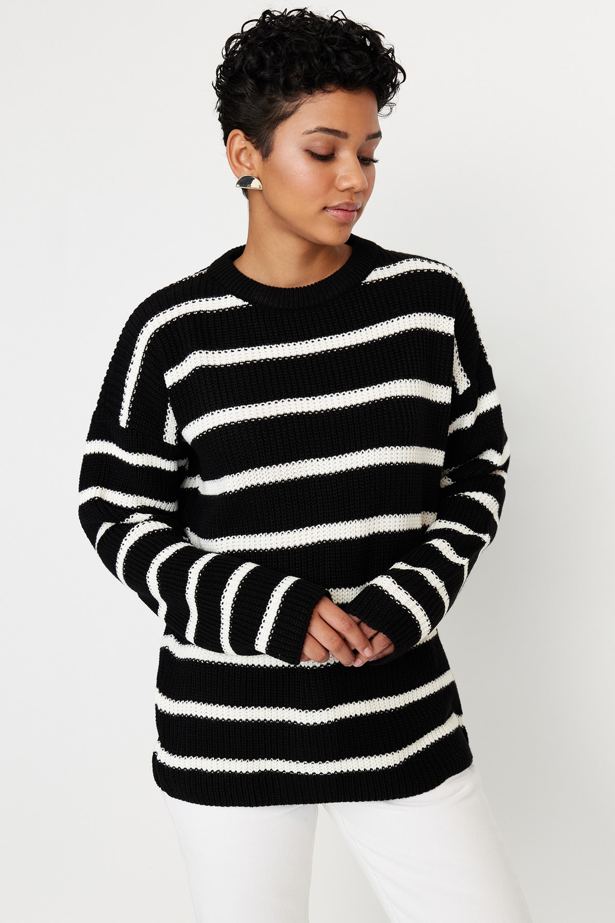 Trendyol Black Wide-Fit Knitwear Sweater