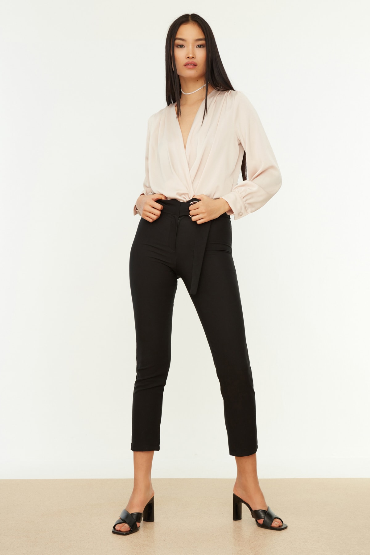 Pantaloni dama Trendyol Detailed