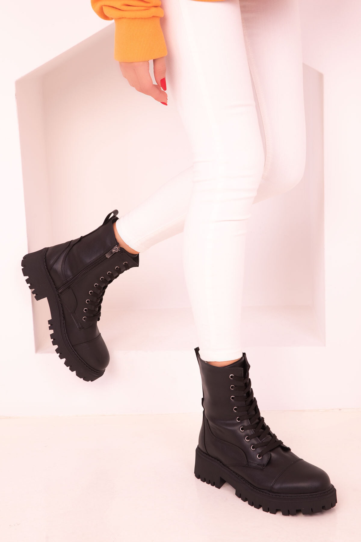 Levně Soho Women's Black Boots & Booties 17685