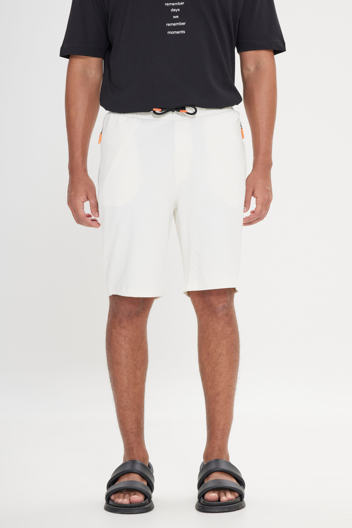 Levně ALTINYILDIZ CLASSICS Men's Ecru Standard Fit Normal Cut Cotton Shorts with Pocket.