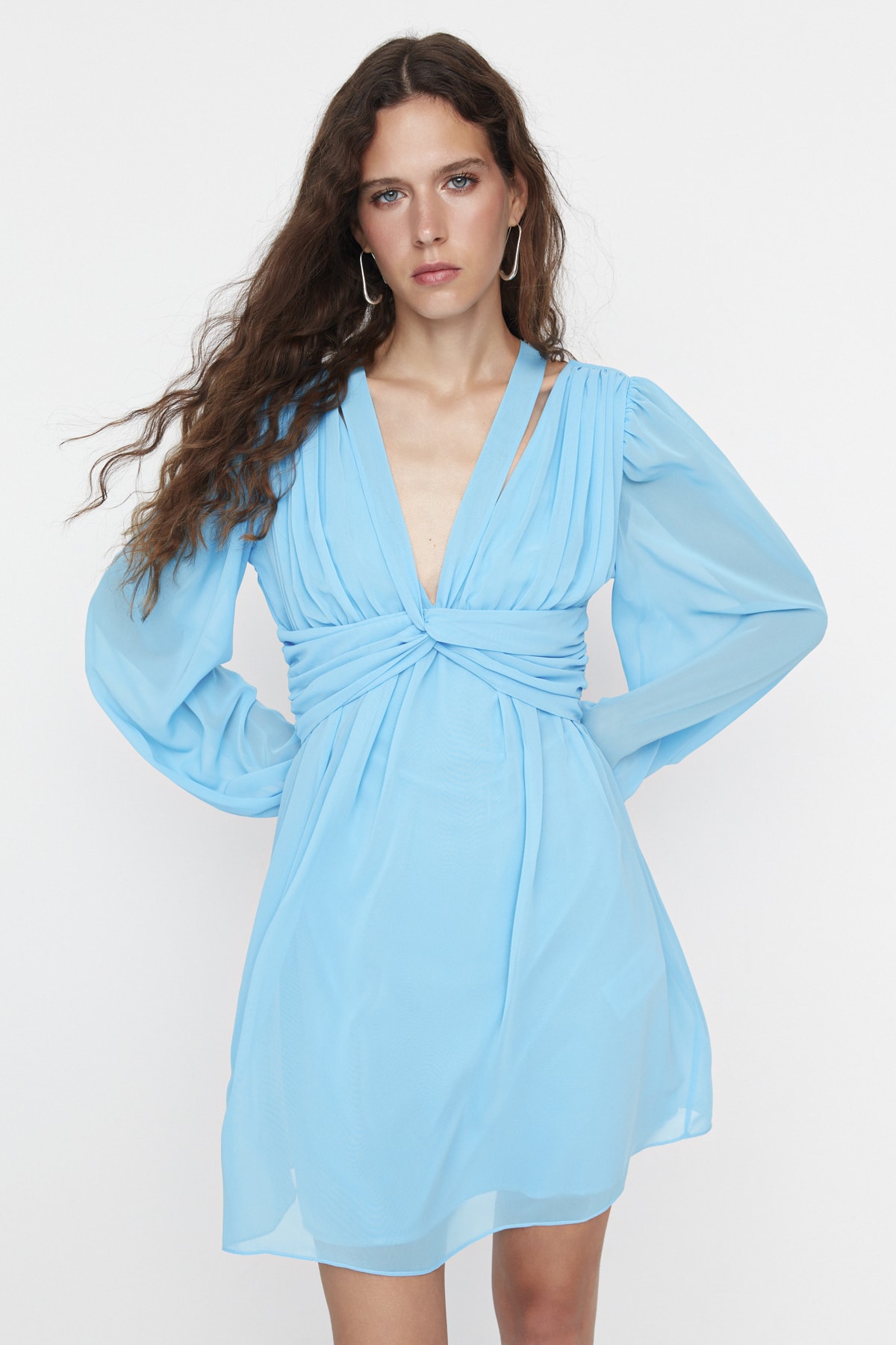 Levně Trendyol Limitovaná edice modrý límeček Detailní mini šifonové tkané šaty