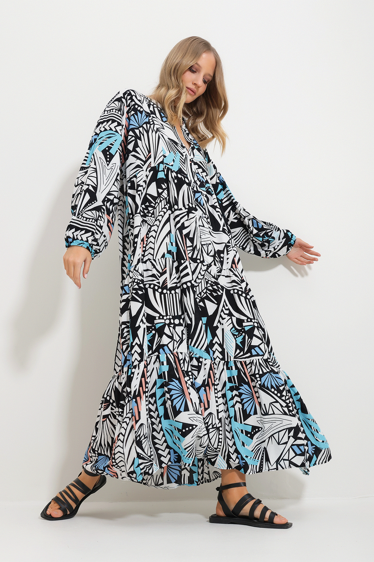 Trend Alaçatı Stili Women's Black and White Grand Collar Shawl Patterned Maxi Length Dress