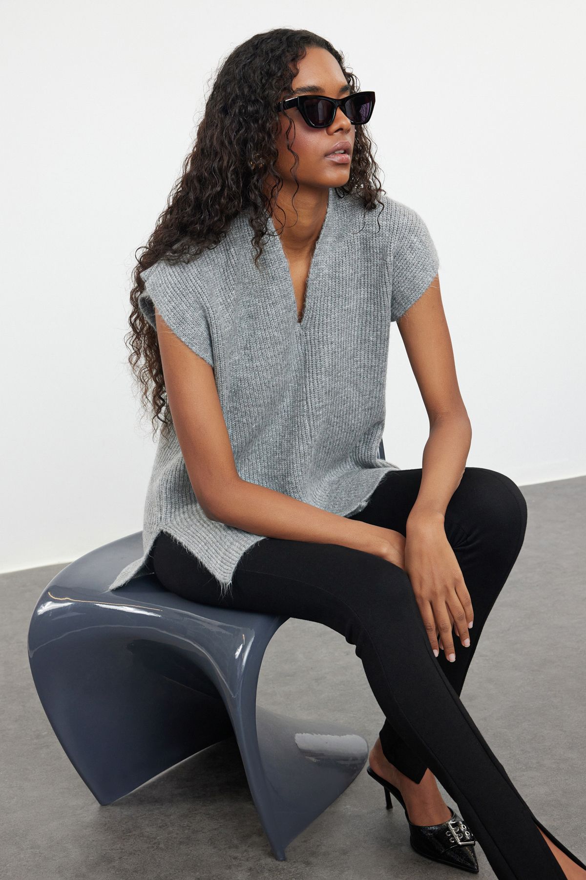 Trendyol Gray V-Neck Side Slit Knitwear Sweater