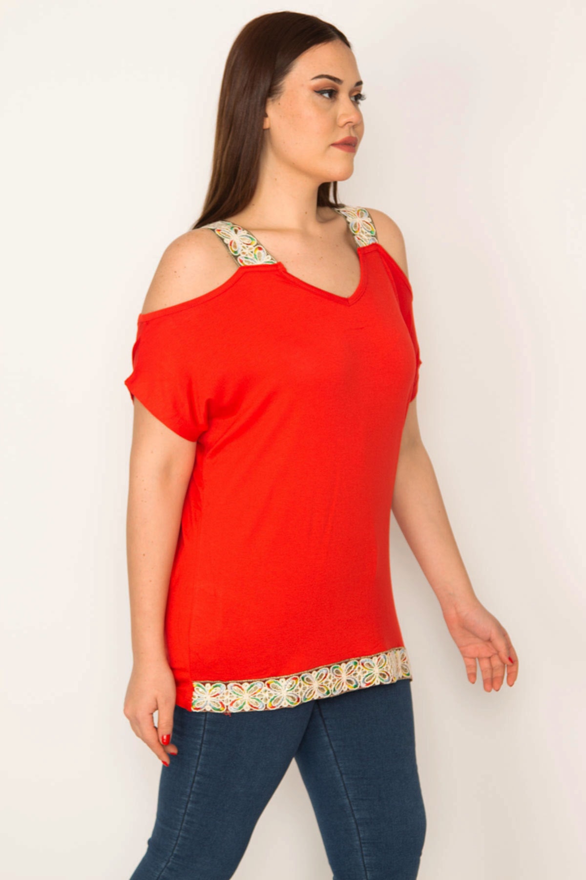 Levně Şans Women's Plus Size Red Off-the-shoulder blouse with sequined lace detail around the neck and the hem.