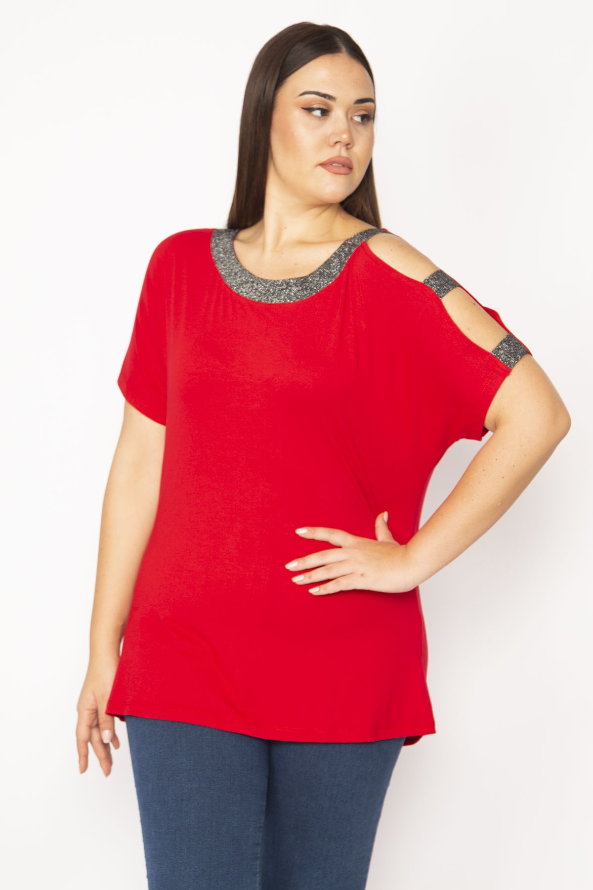 Levně Şans Women's Plus Size Red One-Shoulder And Collar Silvery Detailed Blouse
