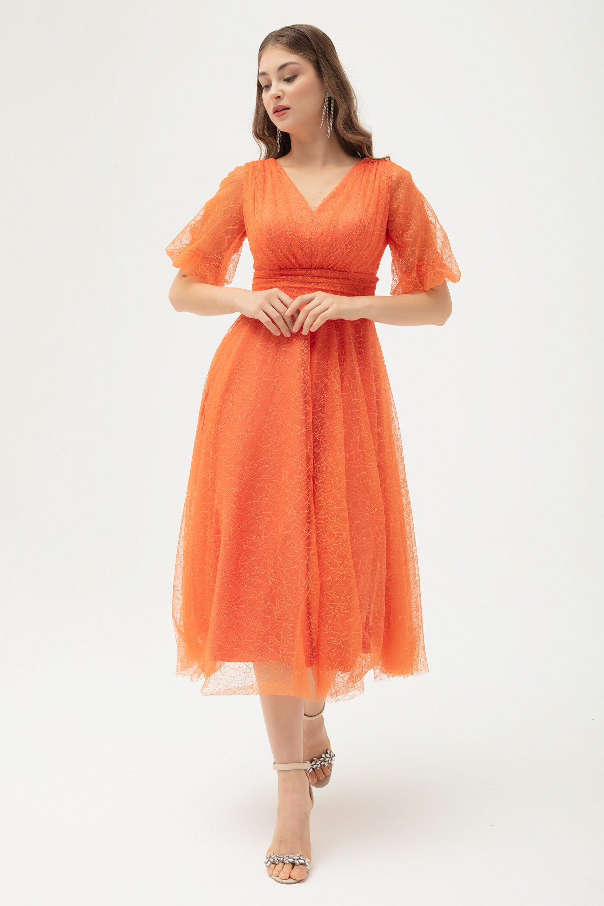 Levně Lafaba Dámské oranžové balónové rukávy stříbřité večerní šaty