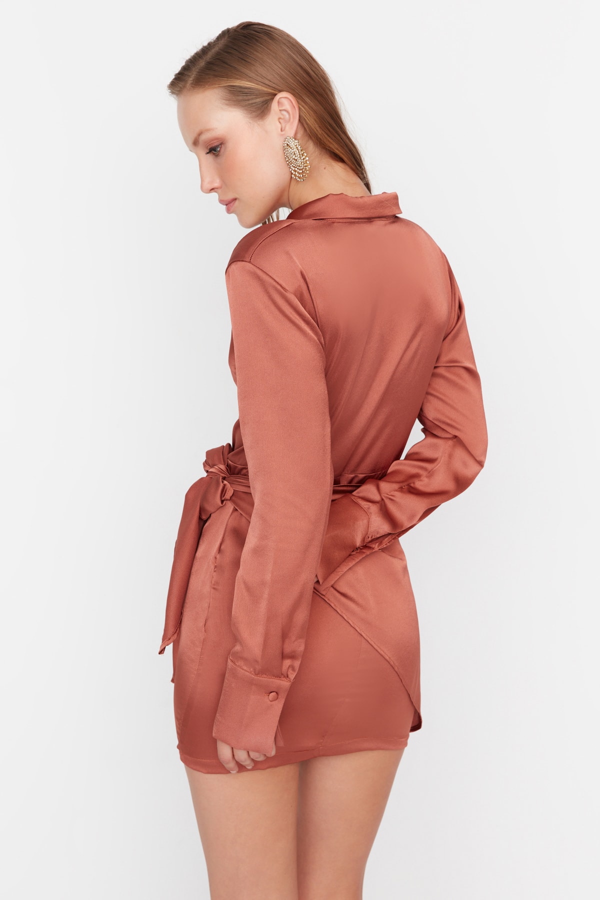 Trendyol Cinnamon Tie Rochie de seară detaliată din satin