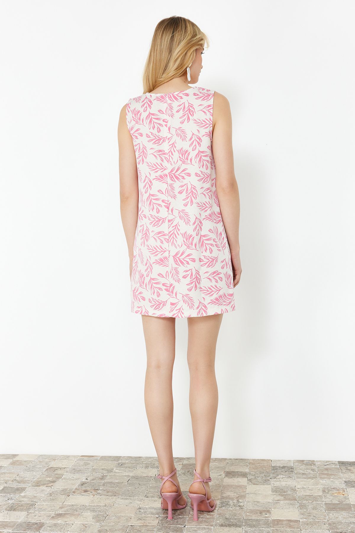 Trendyol Pink Floral Patterned Straight Cut Mini Woven Dress