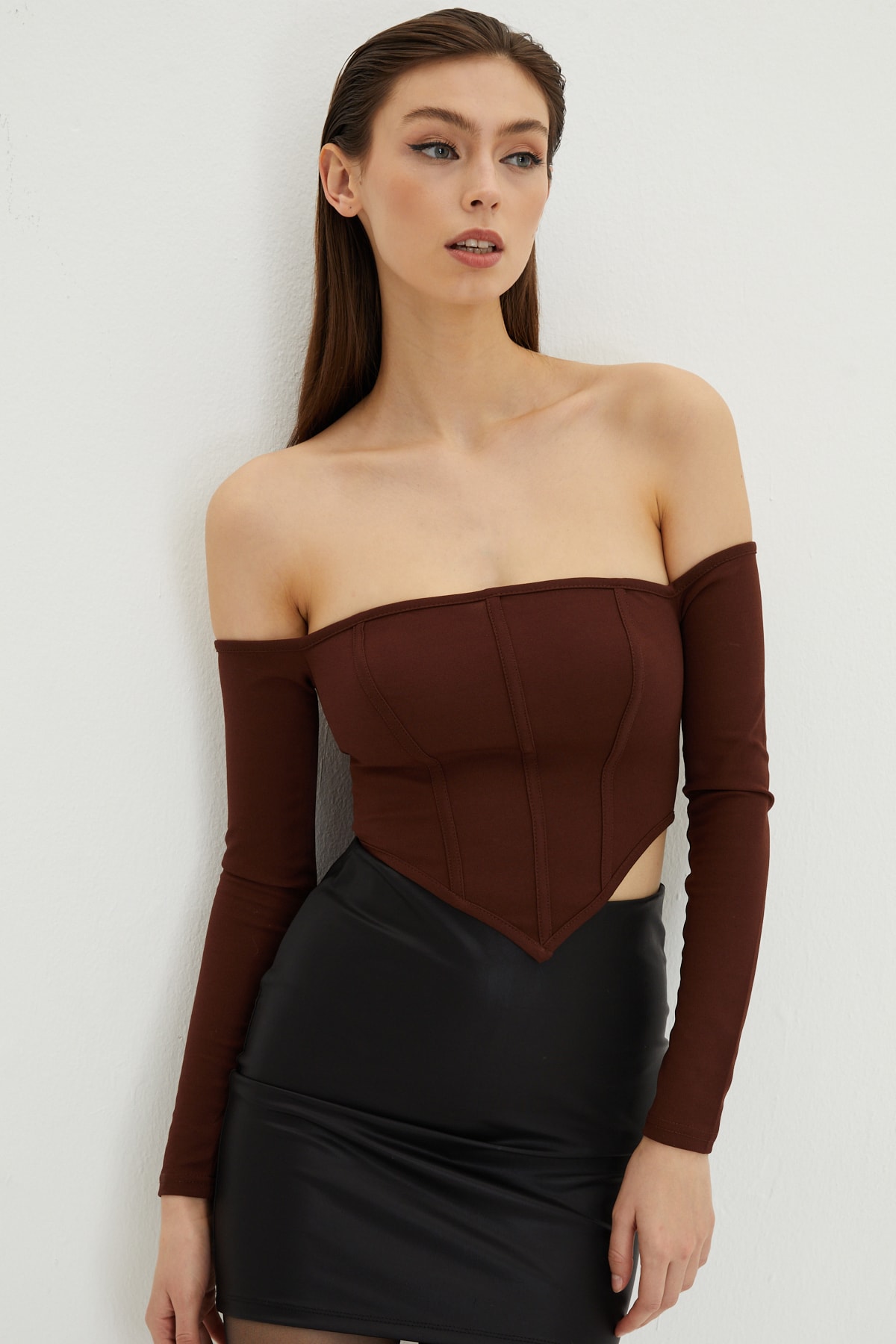 Levně Cool & Sexy Women's Brown Back Zippered Crop Blouse B518