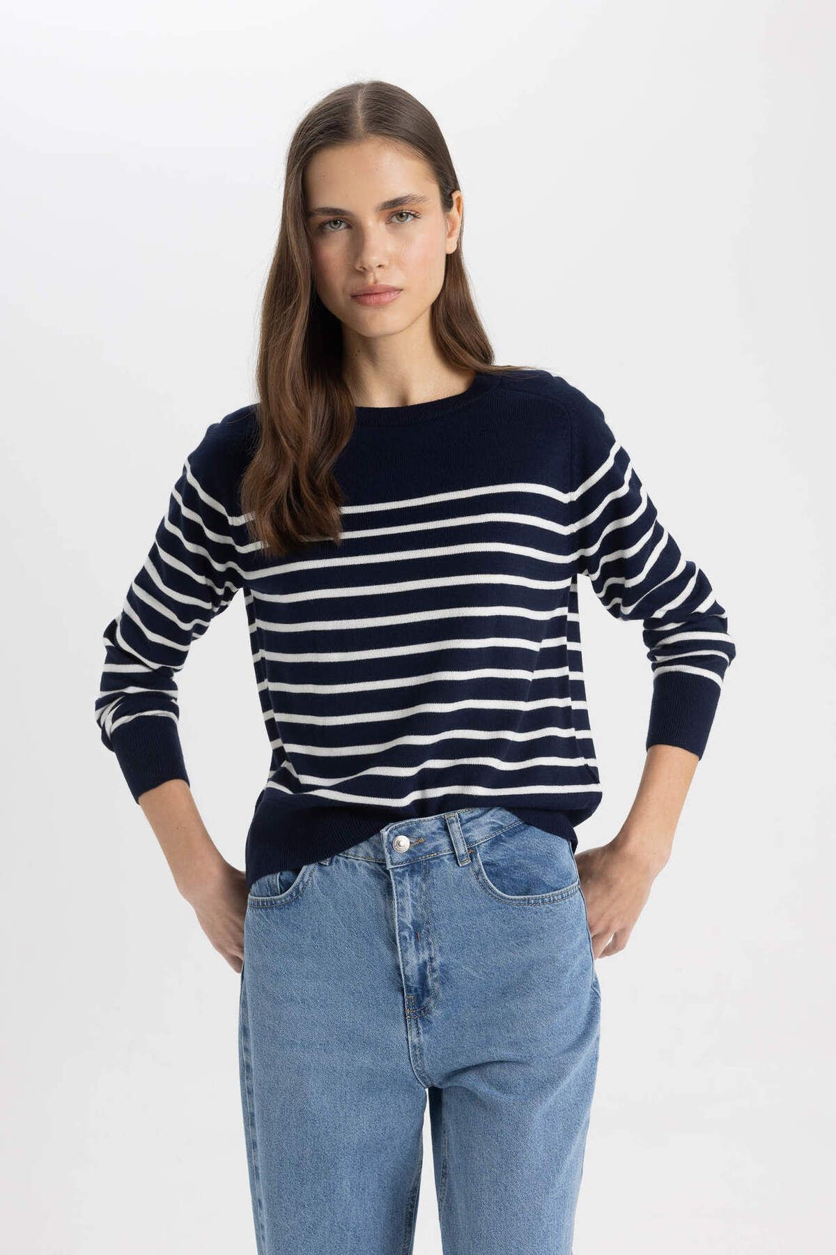 DEFACTO Regular Fit Crew Neck Basic Sweater