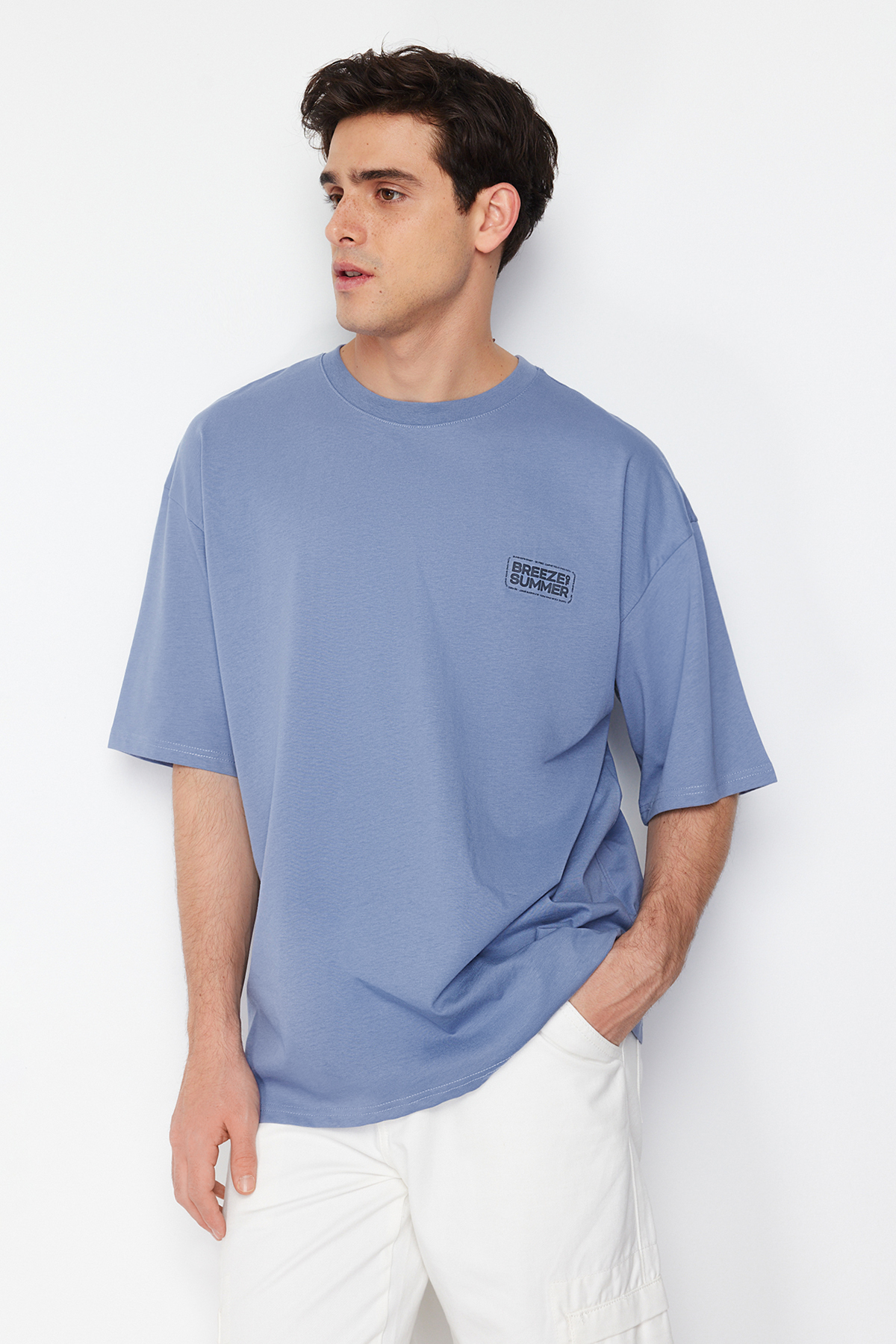 Levně Trendyol Lilac Unisex Oversize/Wide-Fit Fluffy Back Printed 100% Cotton T-Shirt