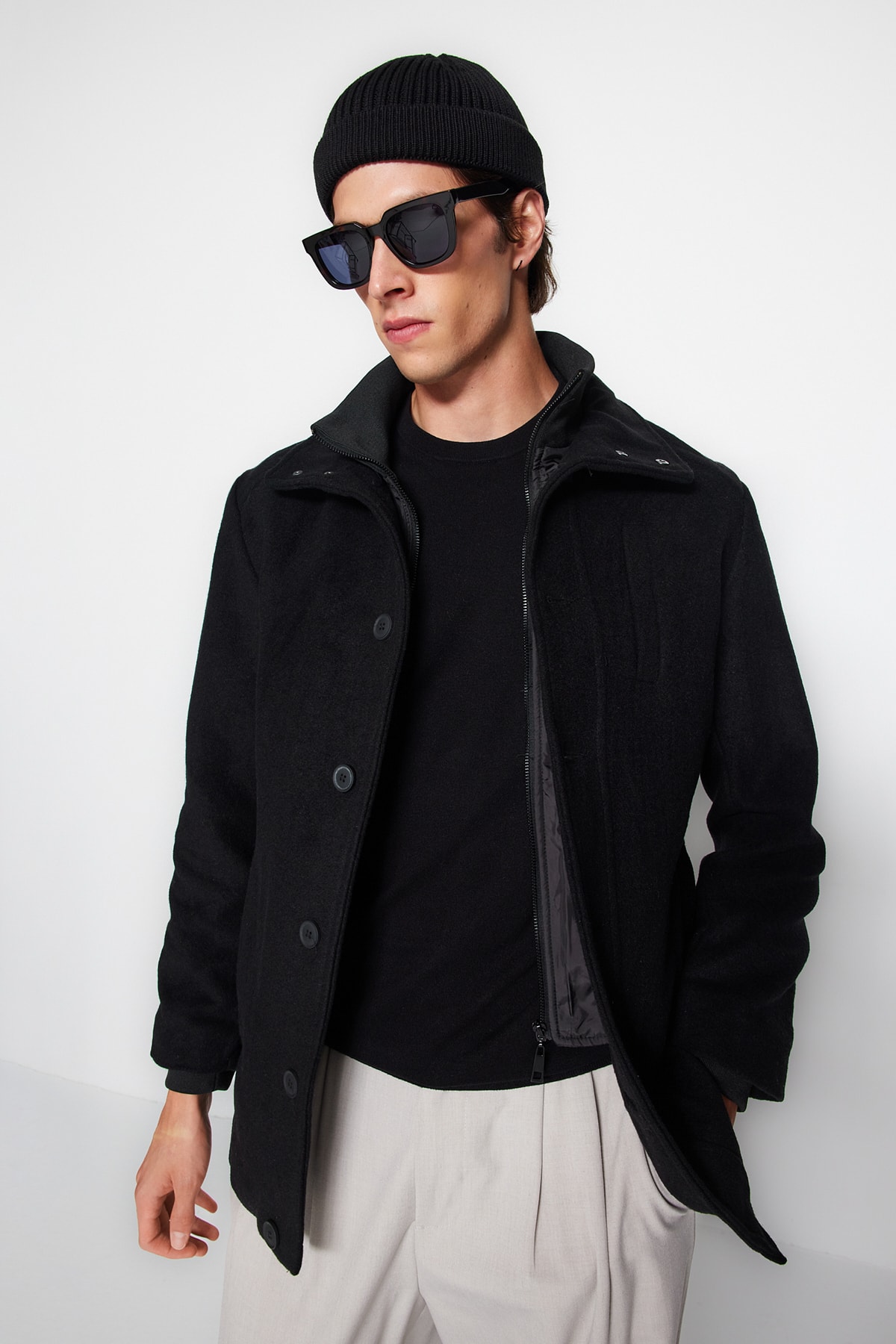 Levně Trendyol Black Men's Regular Fit Standing Collar Wool Blended Winter Coat