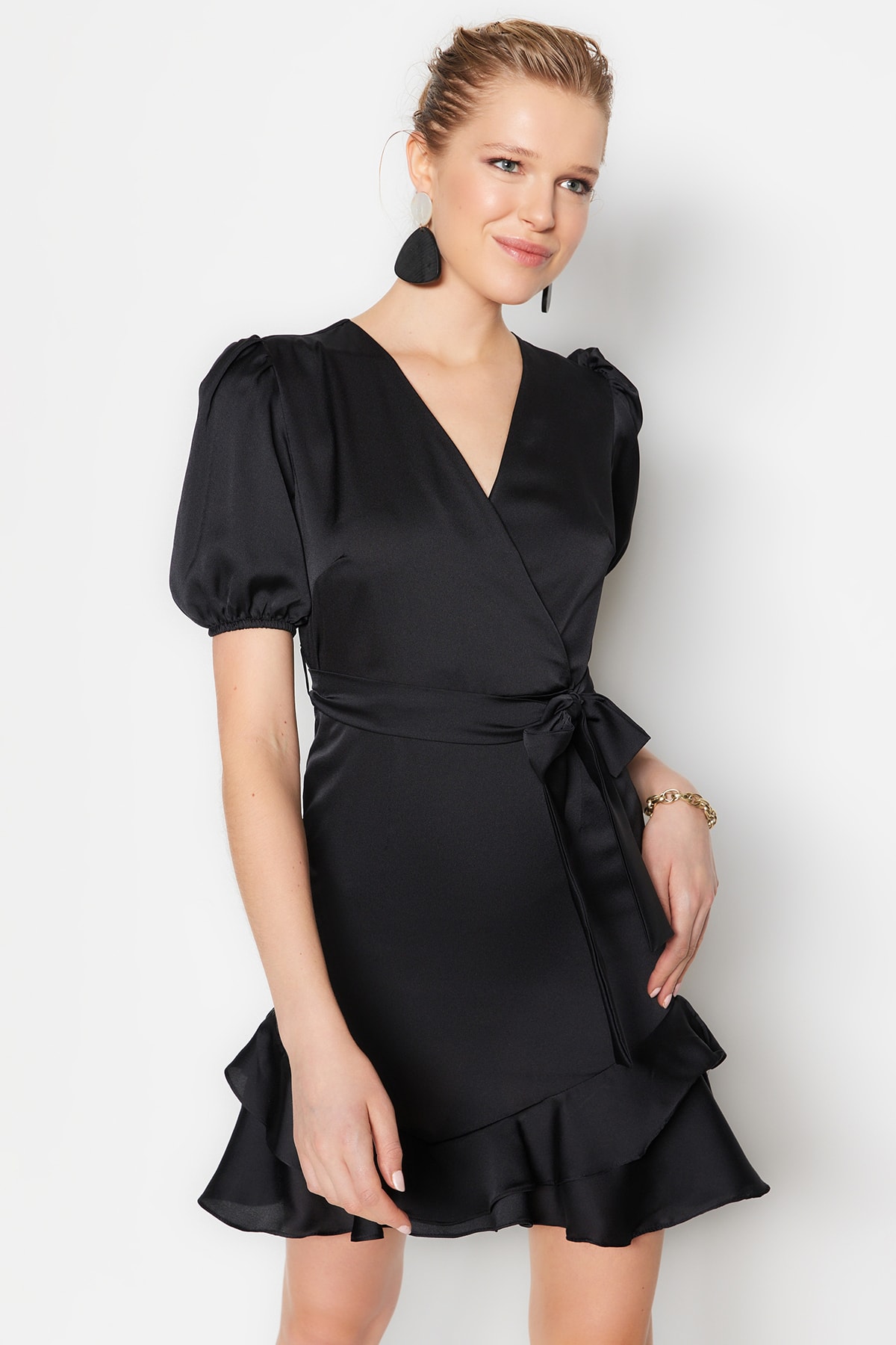 Trendyol Чорна підперезана двобортна атласна міні-ткана сукня